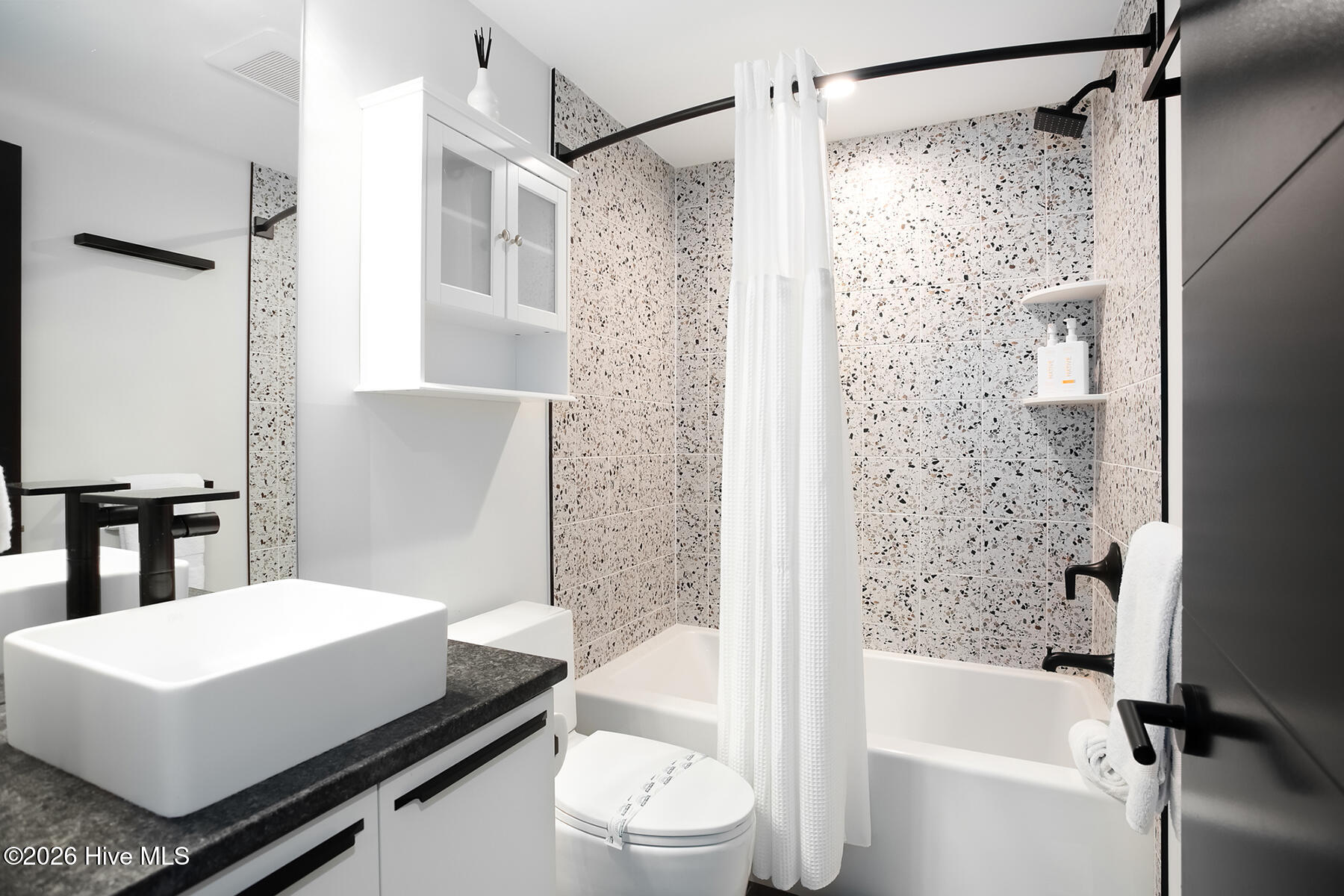 8 E Columbia Street E B