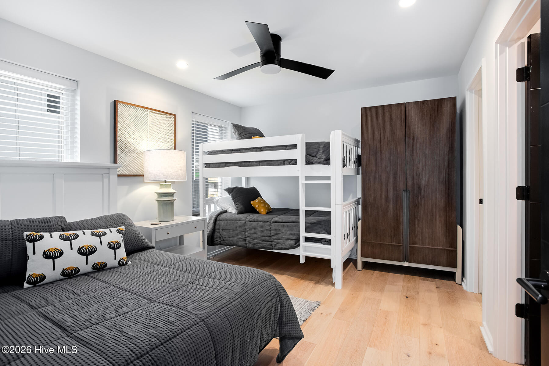 8 E Columbia Street E B