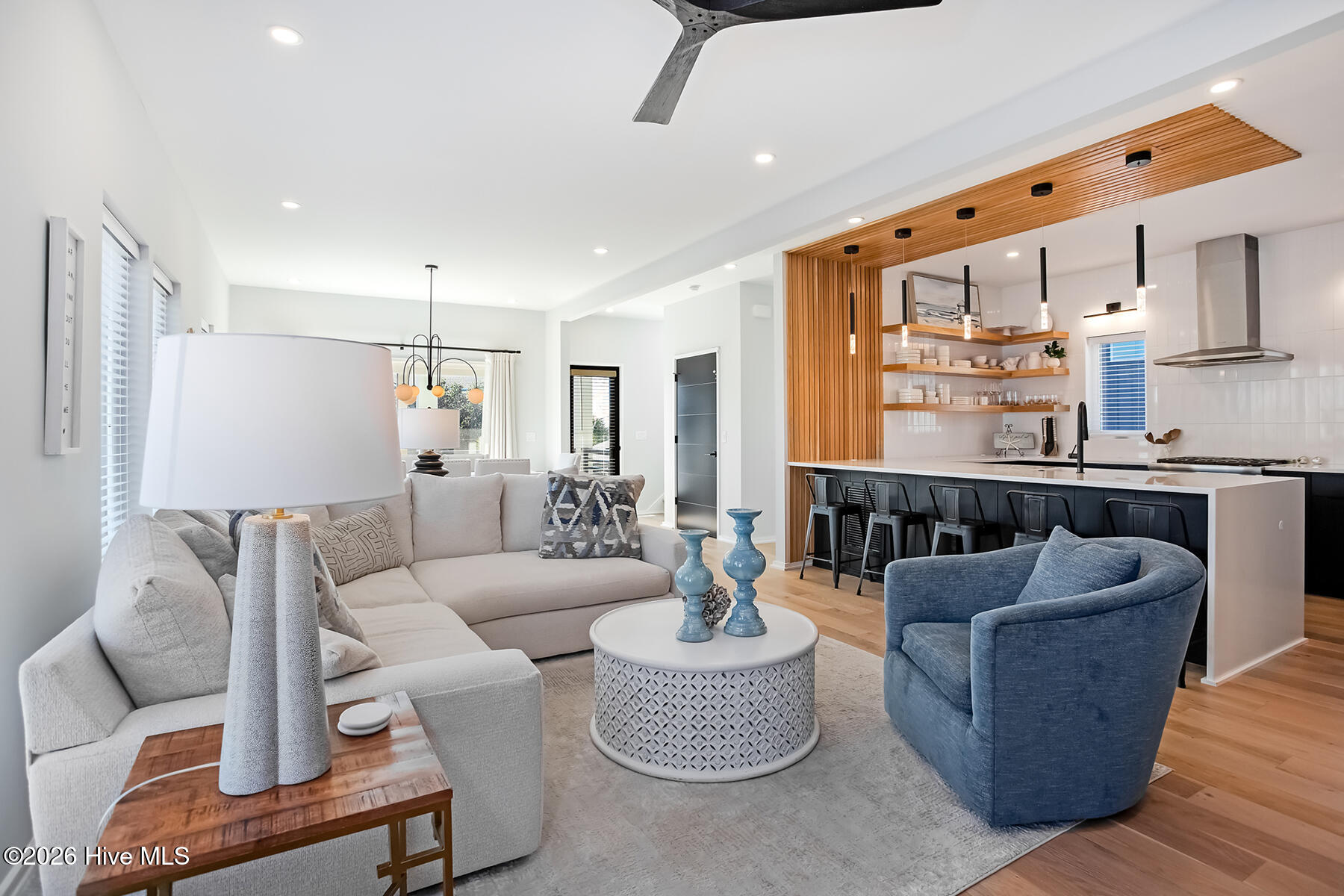 8 E Columbia Street E B