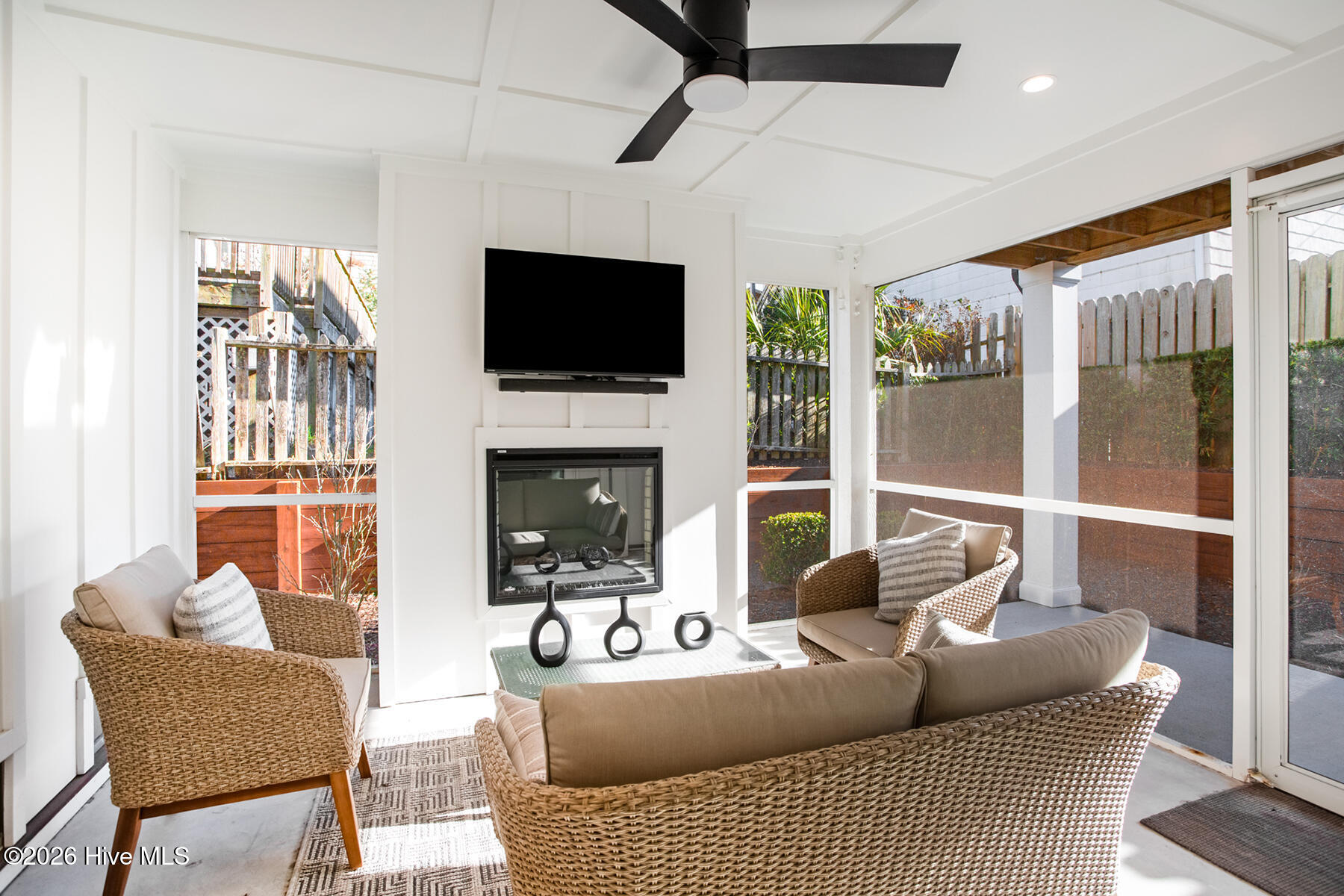 8 E Columbia Street E B