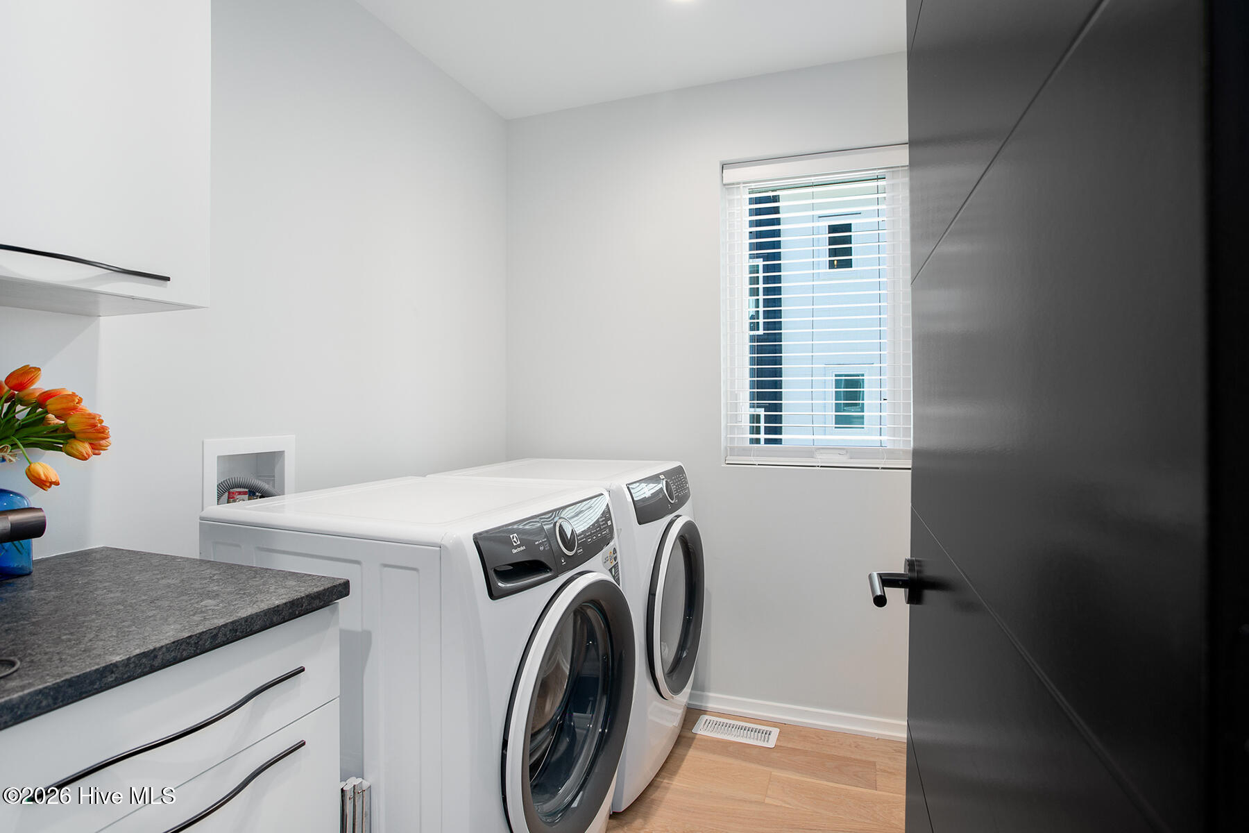 8 E Columbia Street E B