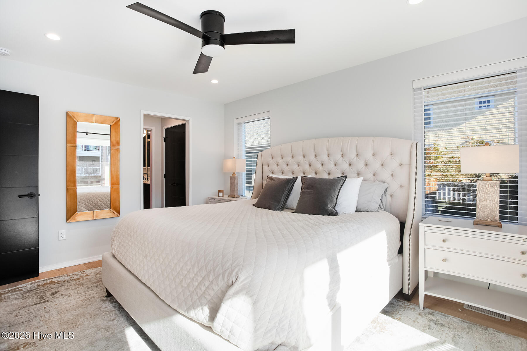 8 E Columbia Street E B