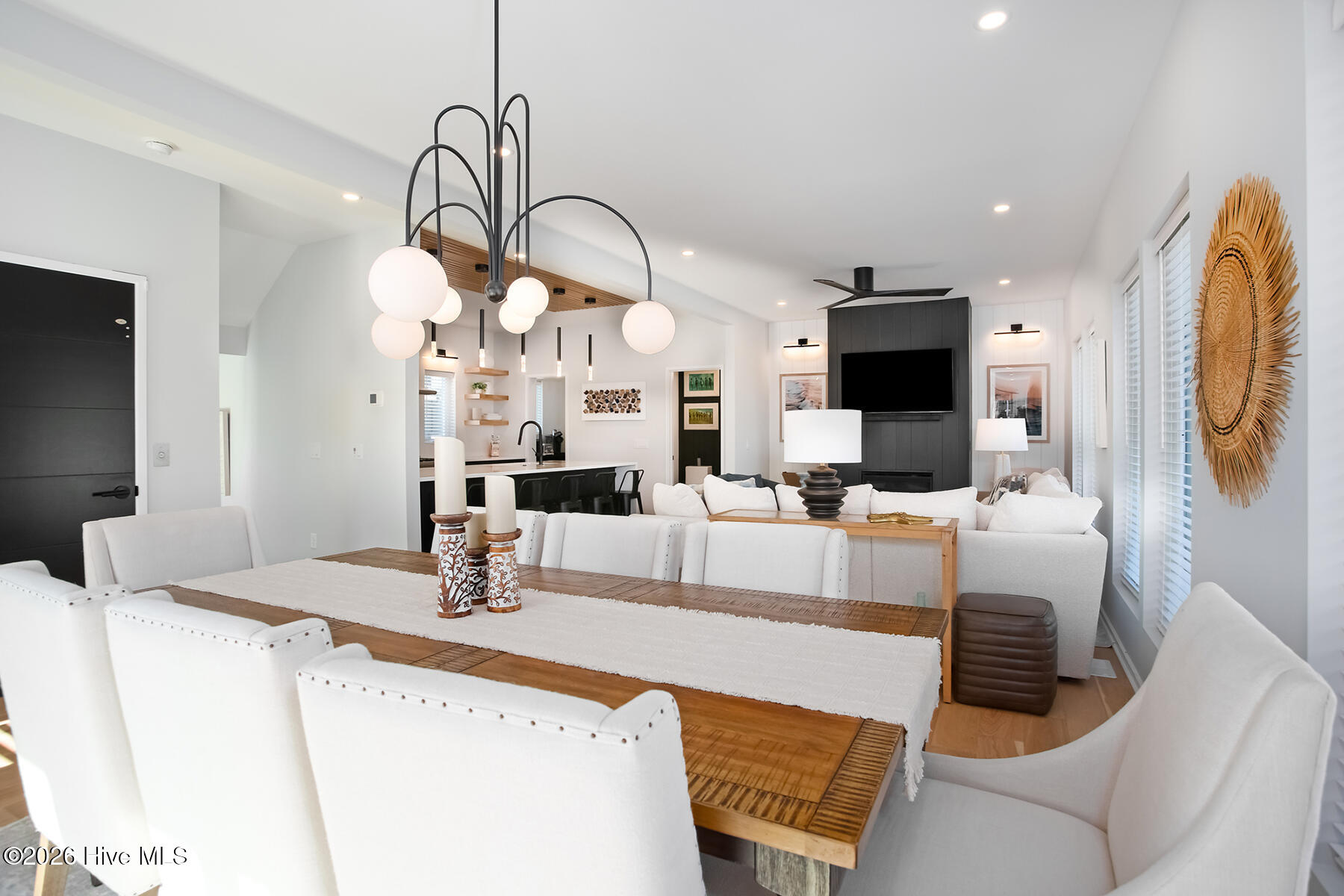 8 E Columbia Street E B