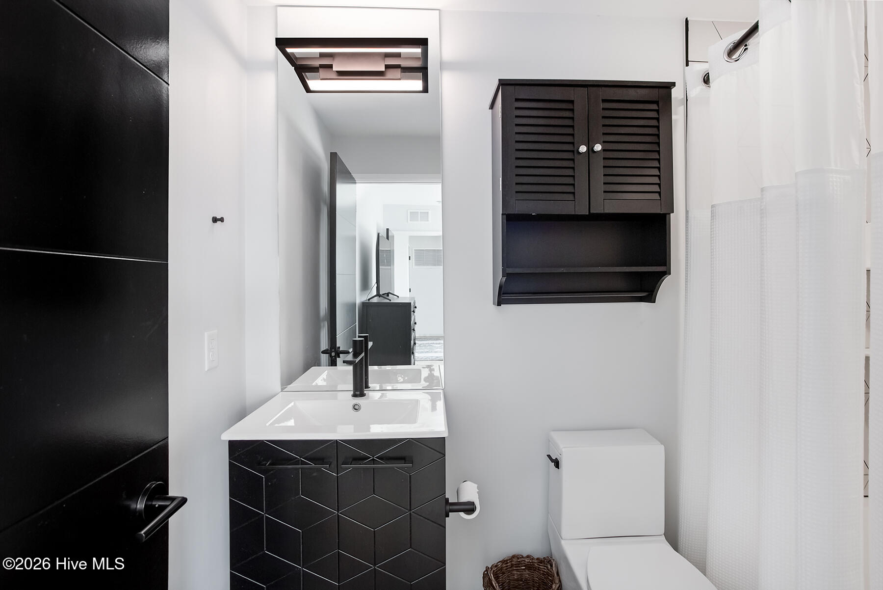 8 E Columbia Street E B