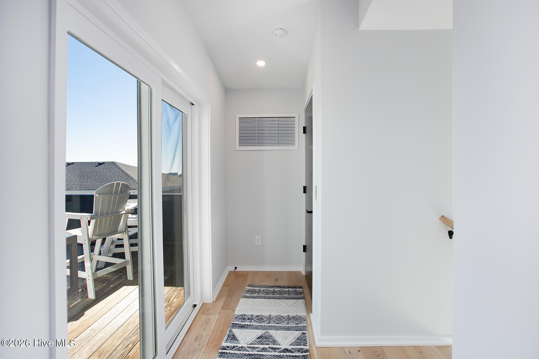 8 E Columbia Street E B