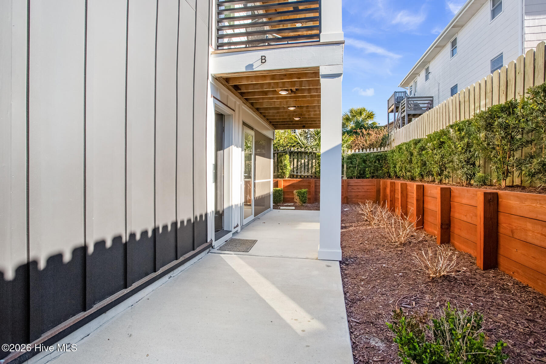 8 E Columbia Street E B