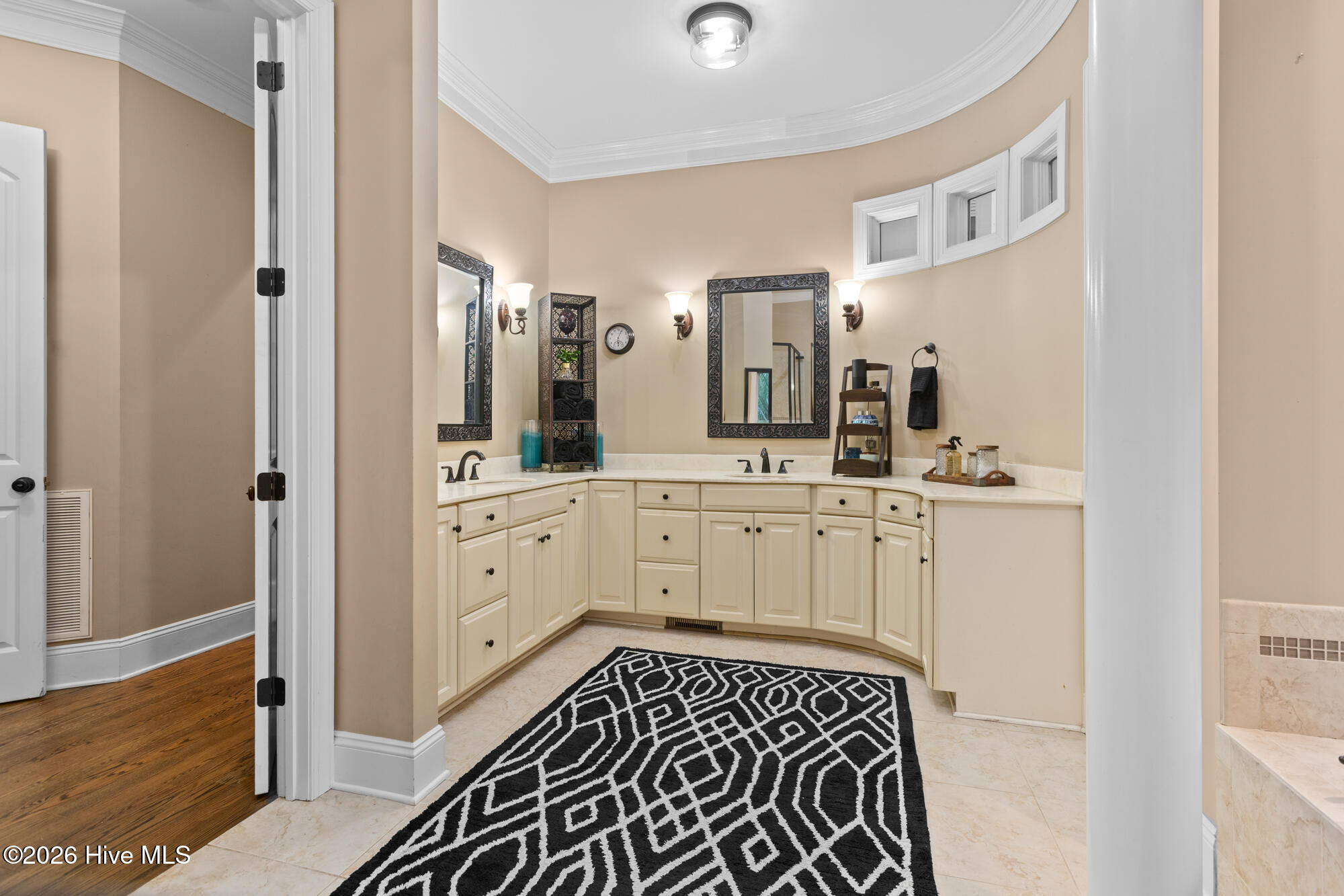 8709 Decoy Lane