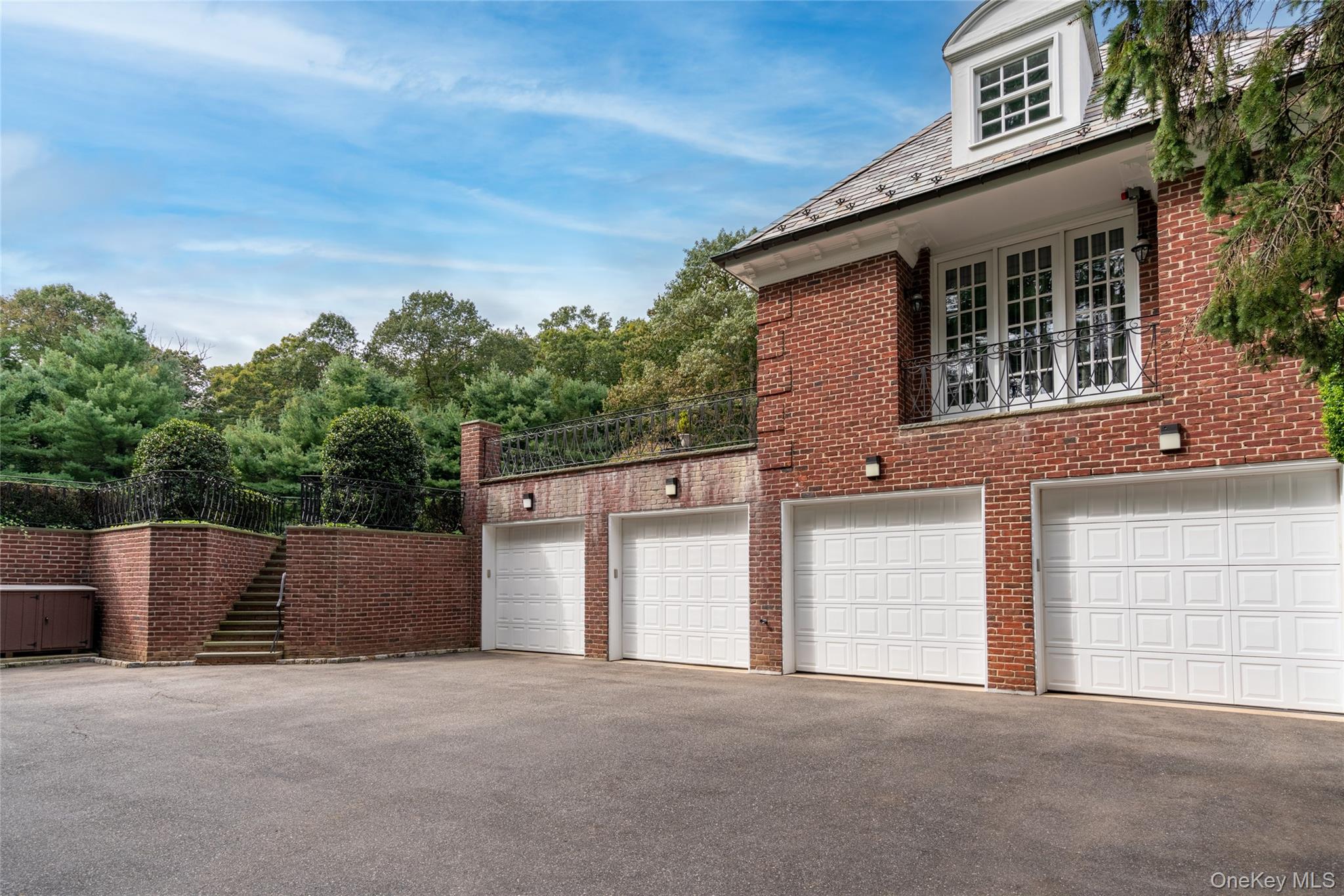 8 Vista Lane