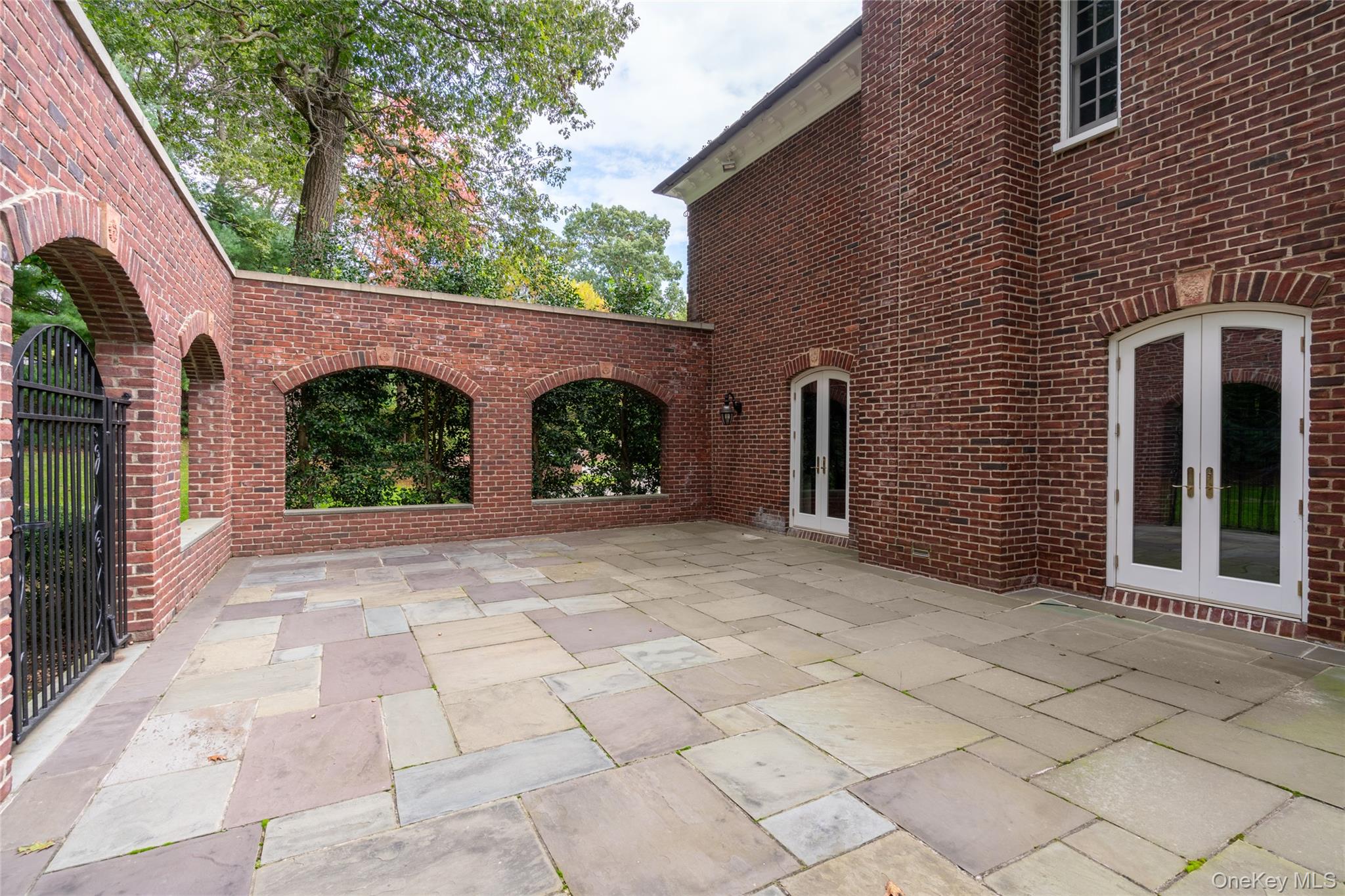 8 Vista Lane