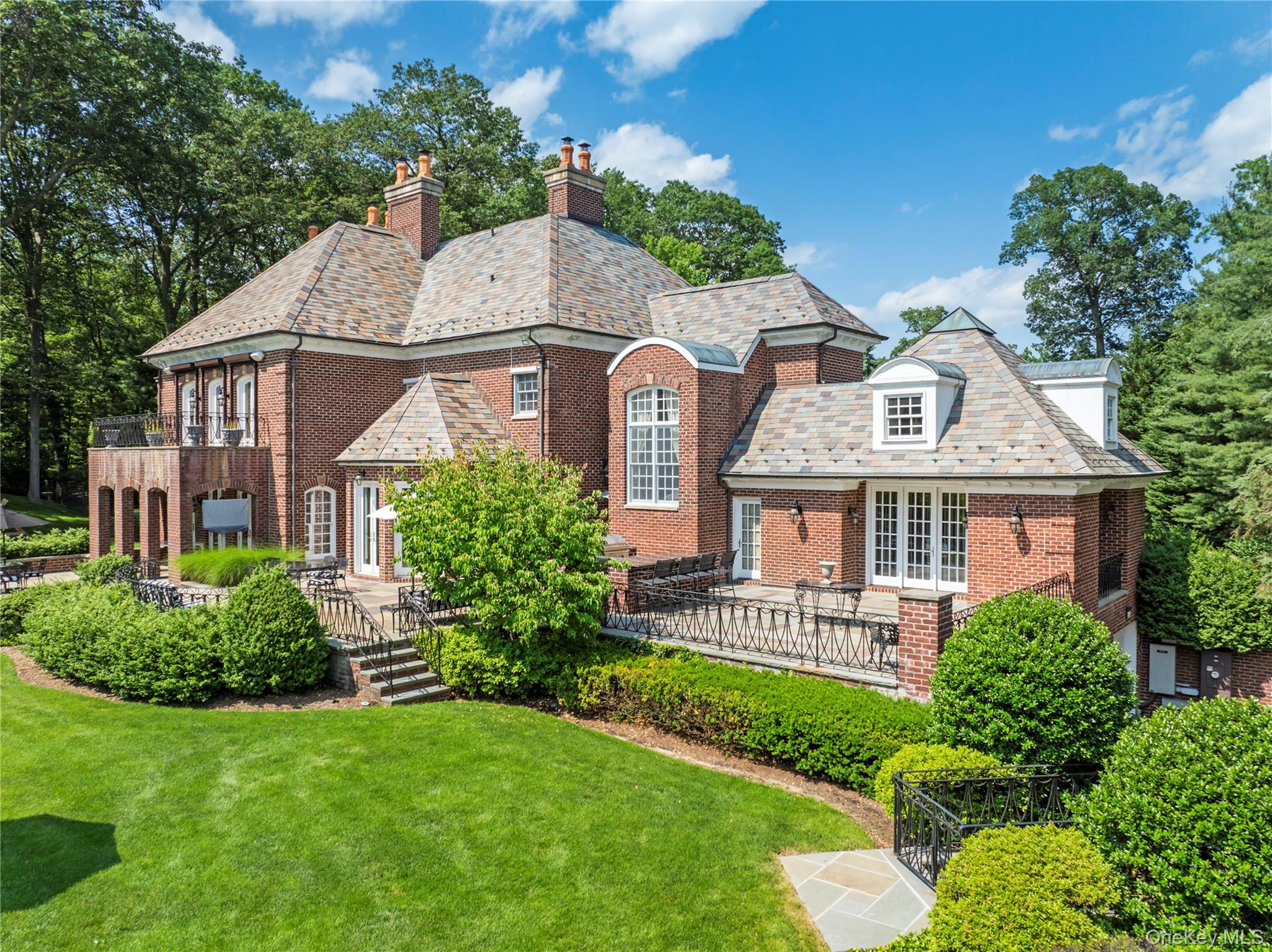 8 Vista Lane