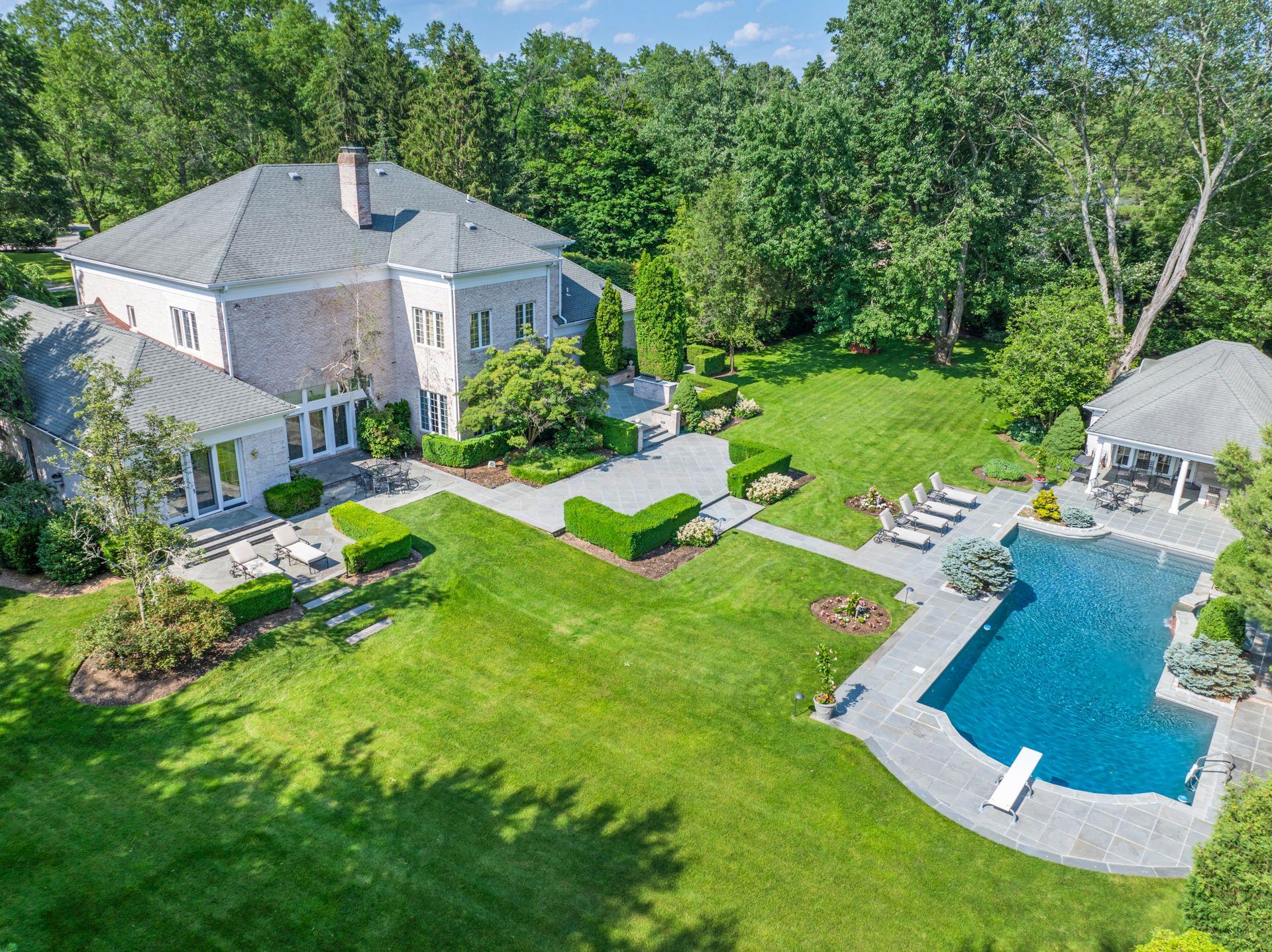 8 High Meadow Court