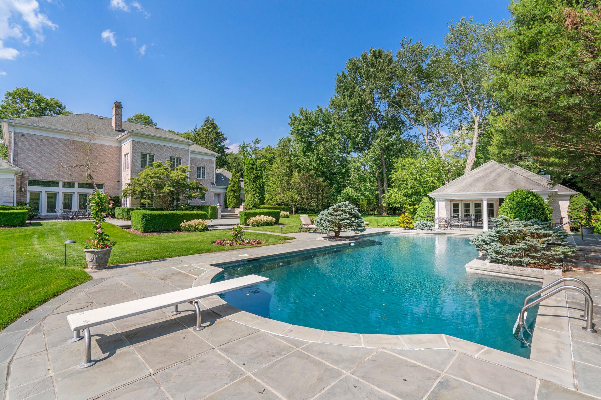 8 High Meadow Court