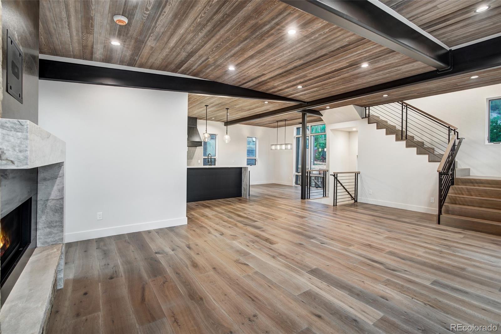 212 Frisco Alley
