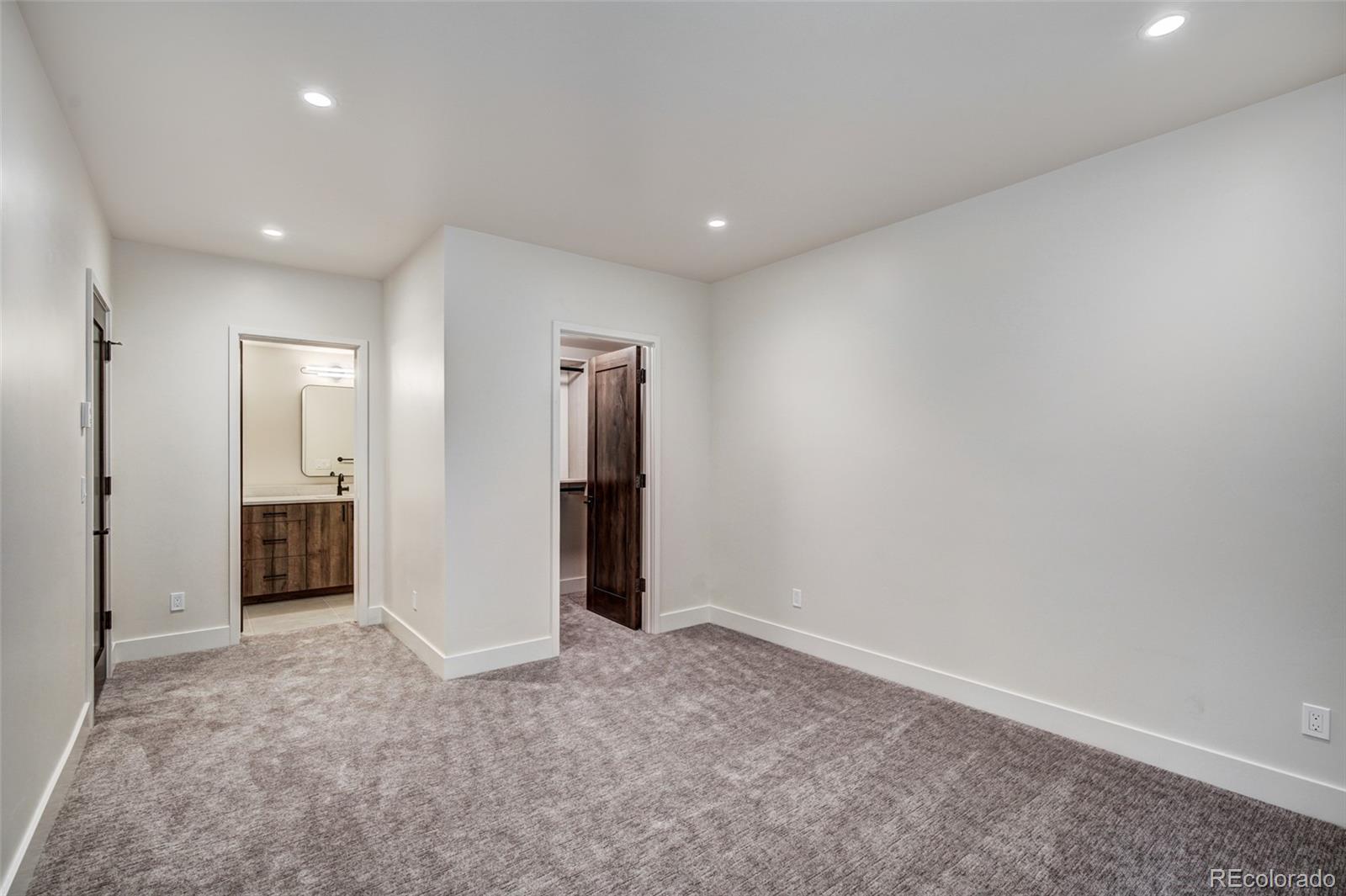 212 Frisco Alley