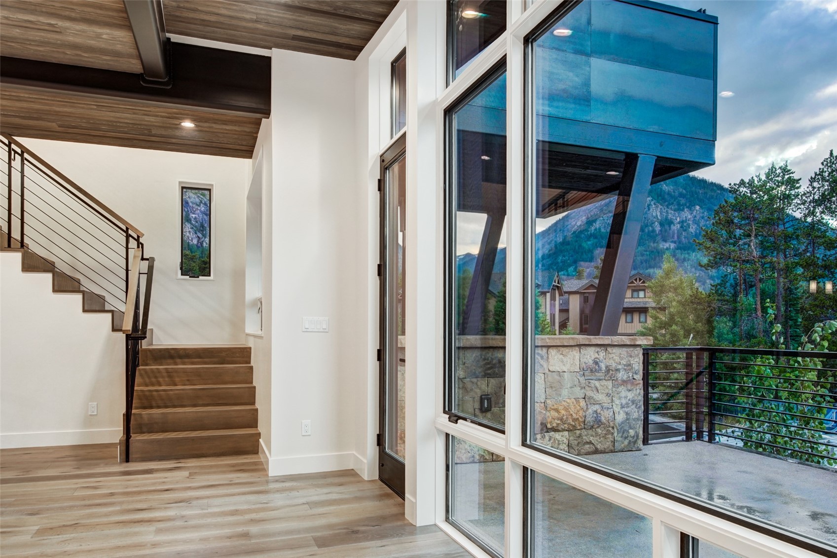 212 Frisco ALLEY
