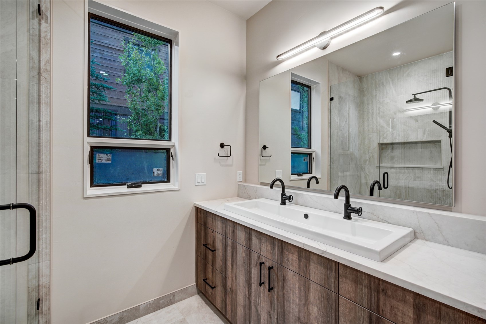 212 Frisco ALLEY