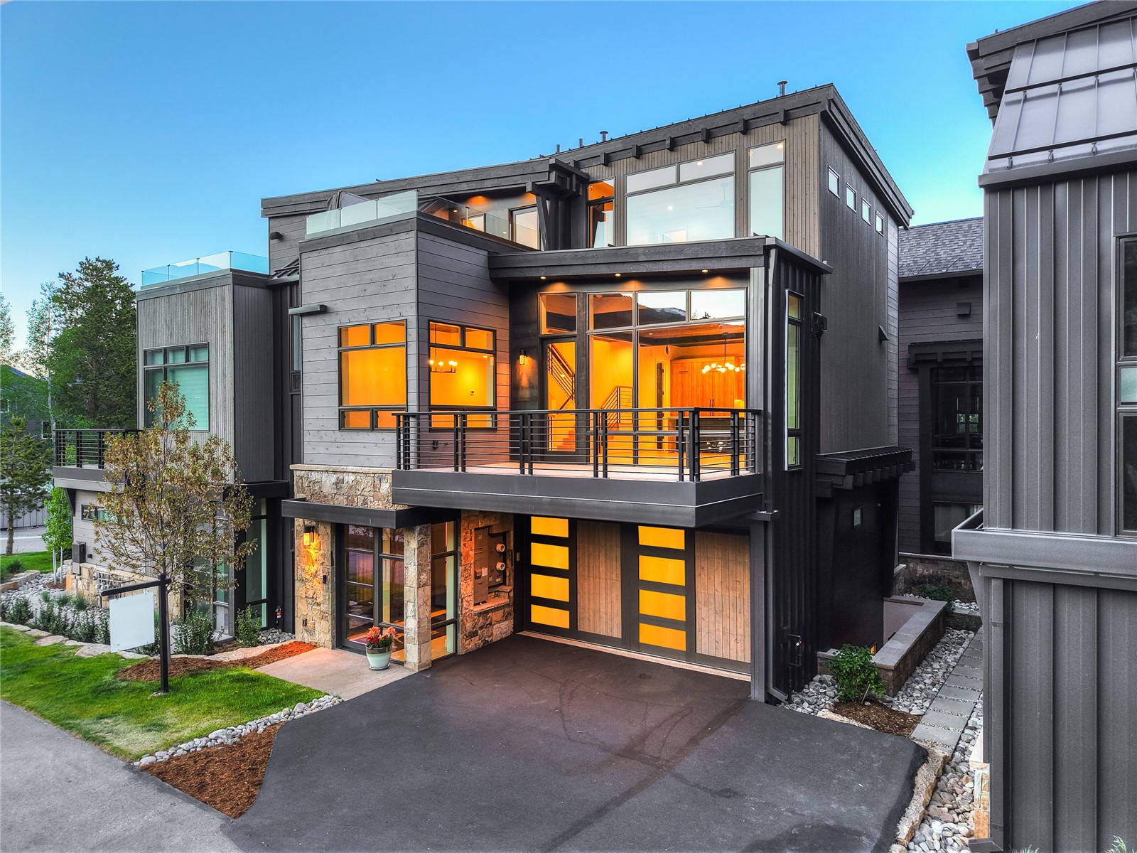 318 S 2nd AVENUE