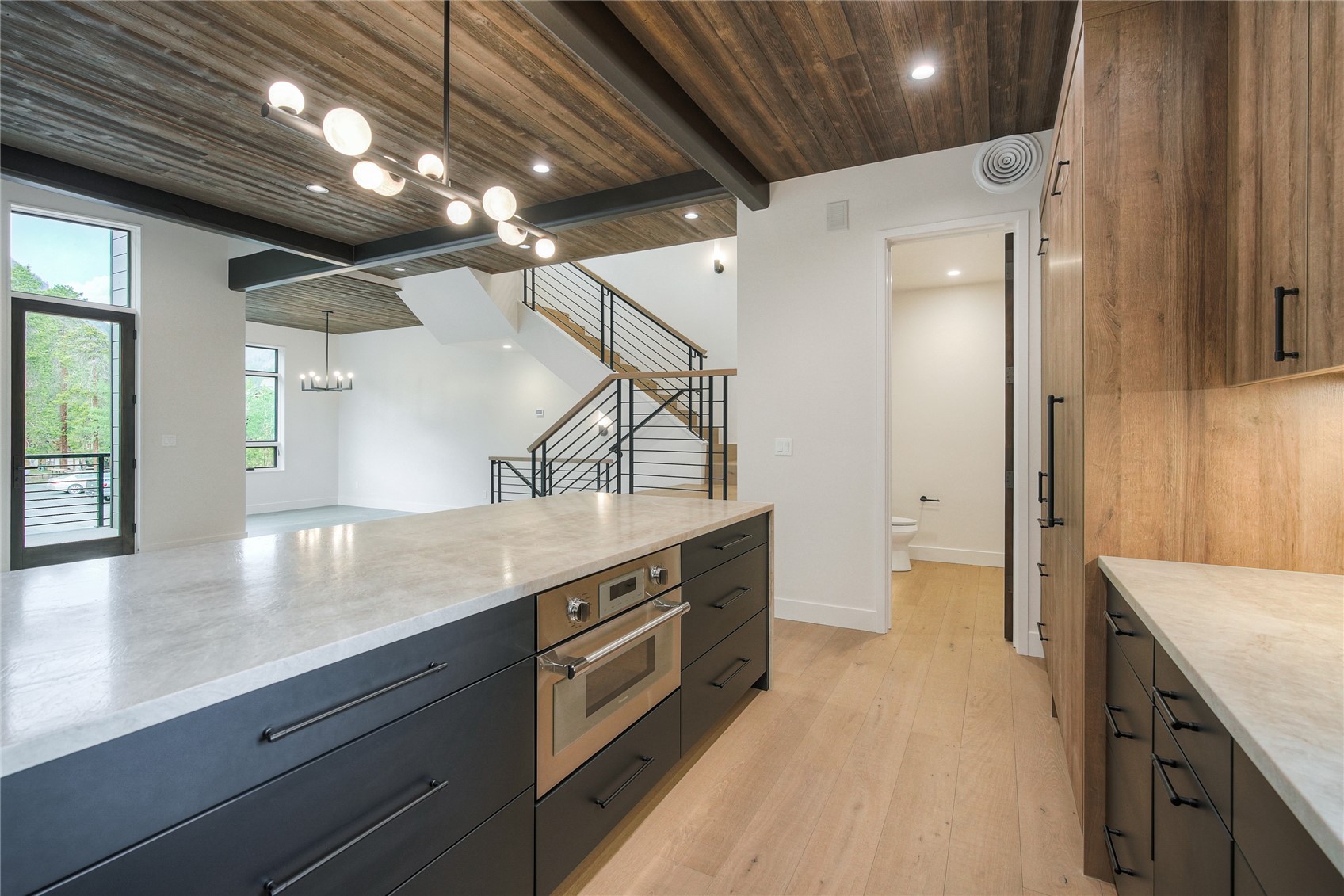 318 S 2nd AVENUE