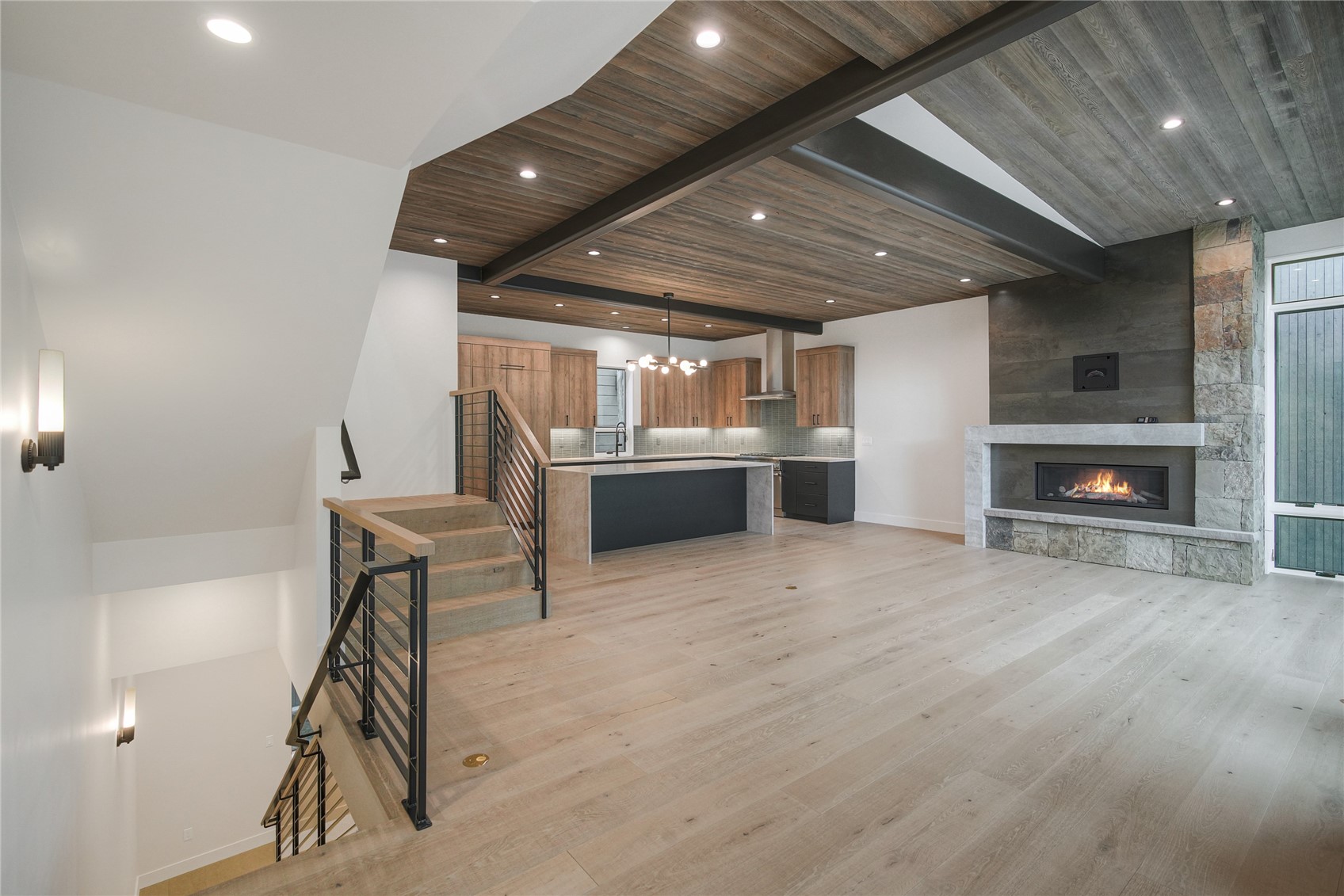 318 S 2nd AVENUE