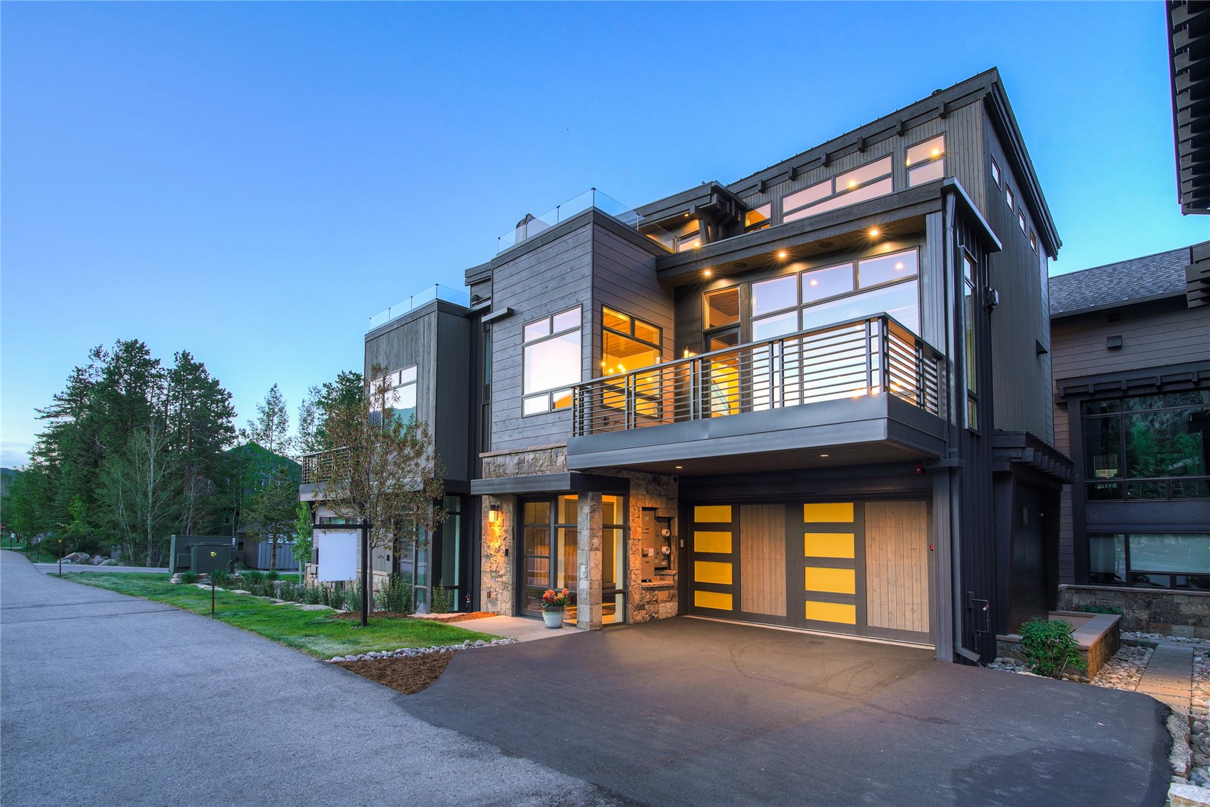 318 S 2nd AVENUE