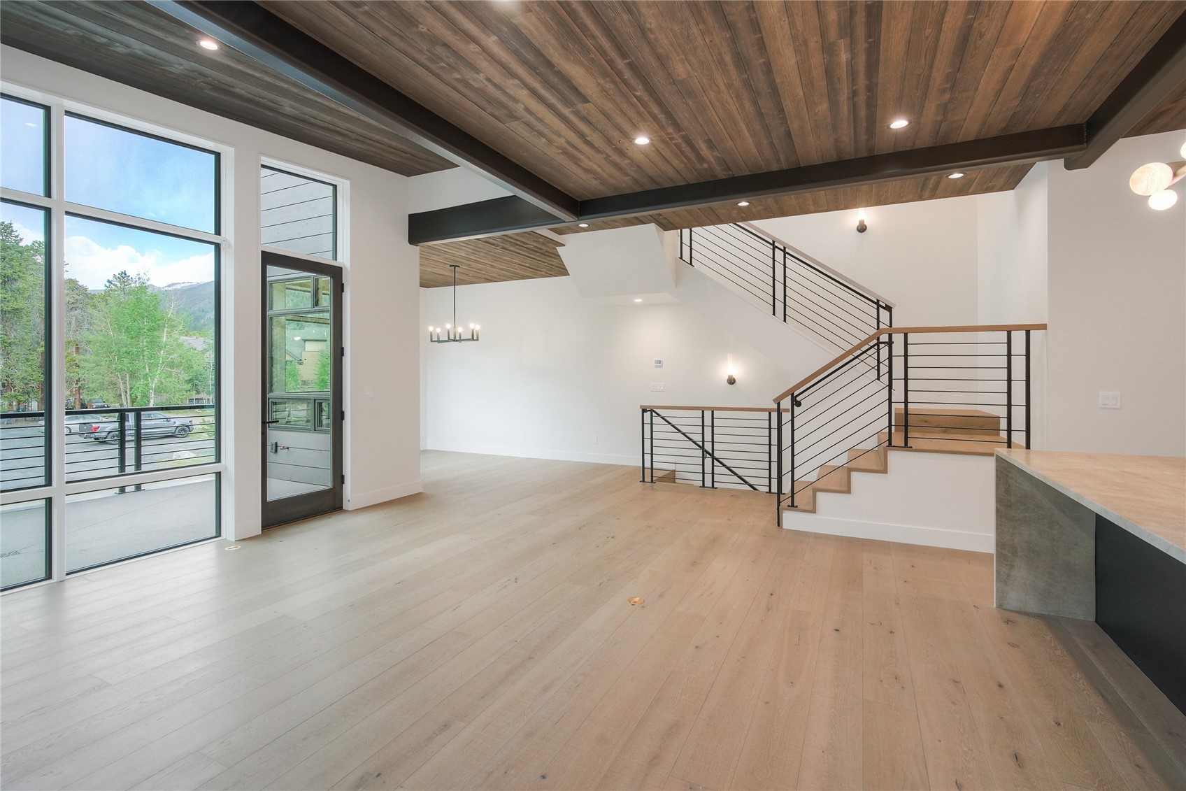 318 S 2nd AVENUE