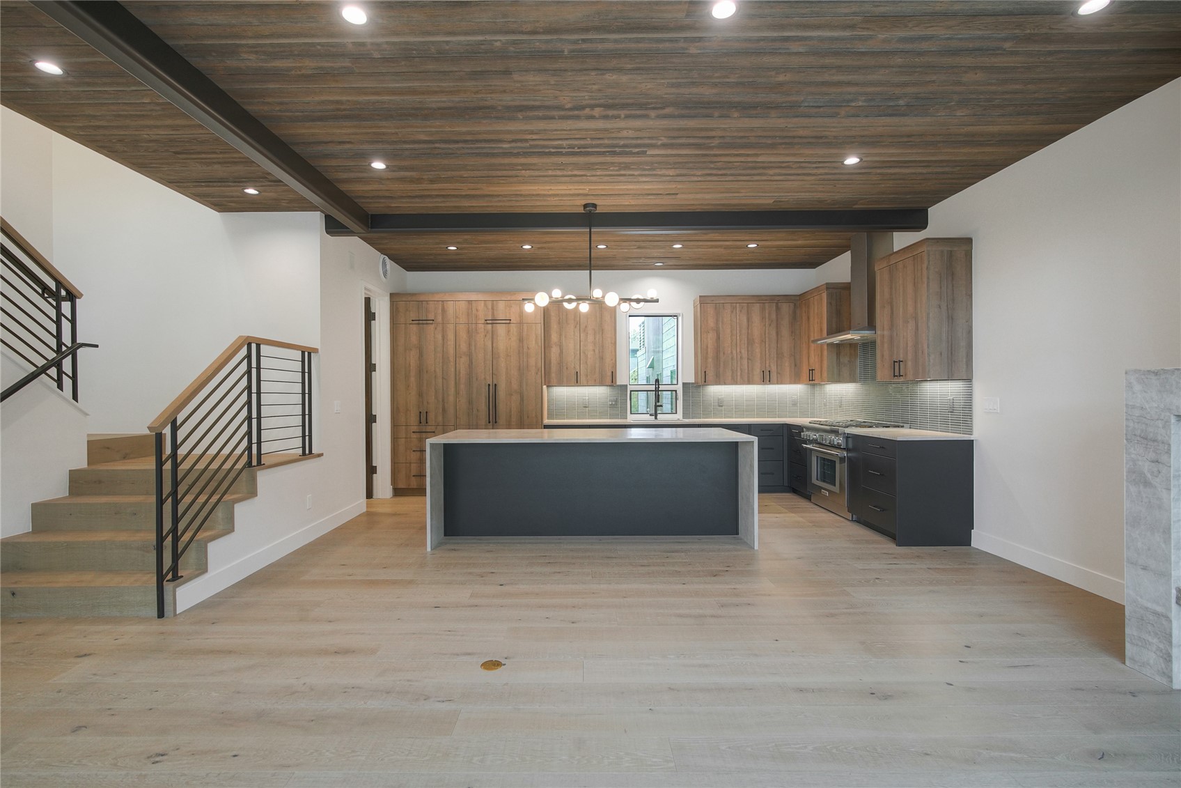 318 S 2nd AVENUE