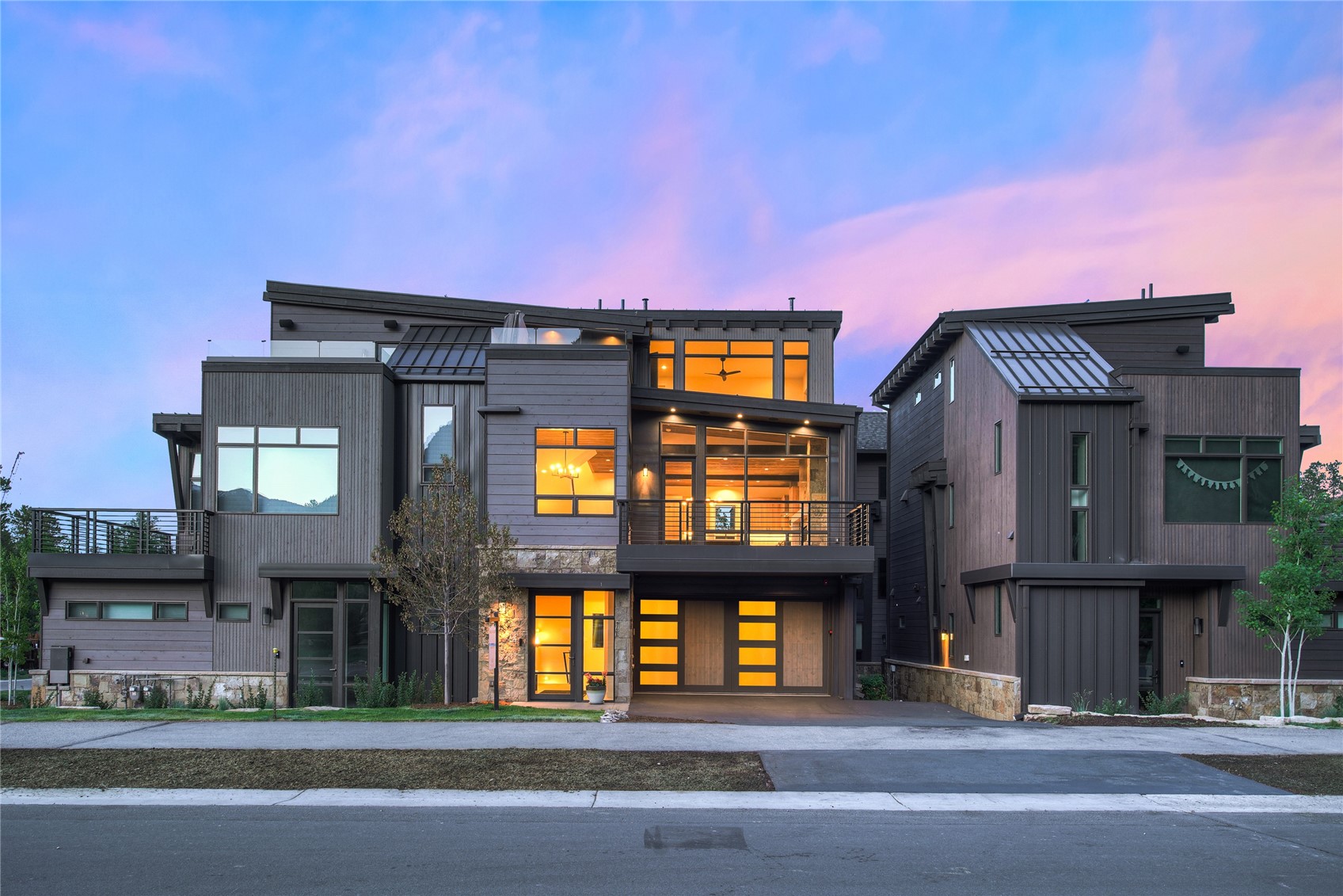318 S 2nd AVENUE