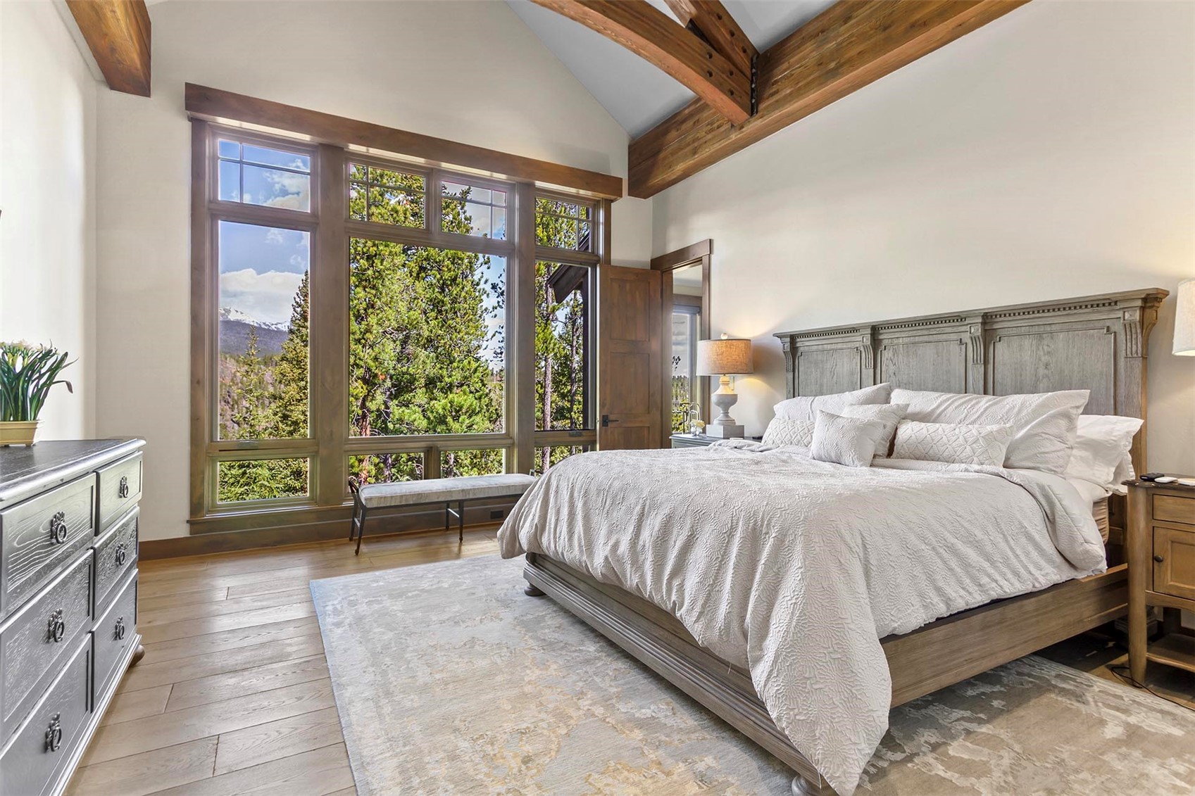 584 Peerless DRIVE
