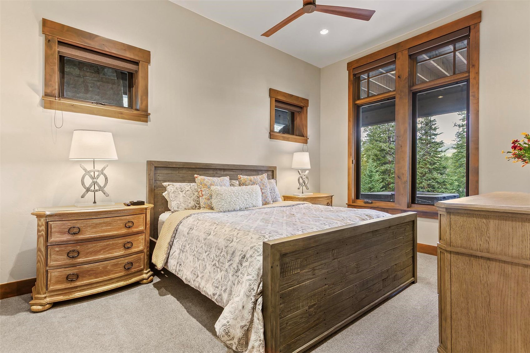 584 Peerless DRIVE