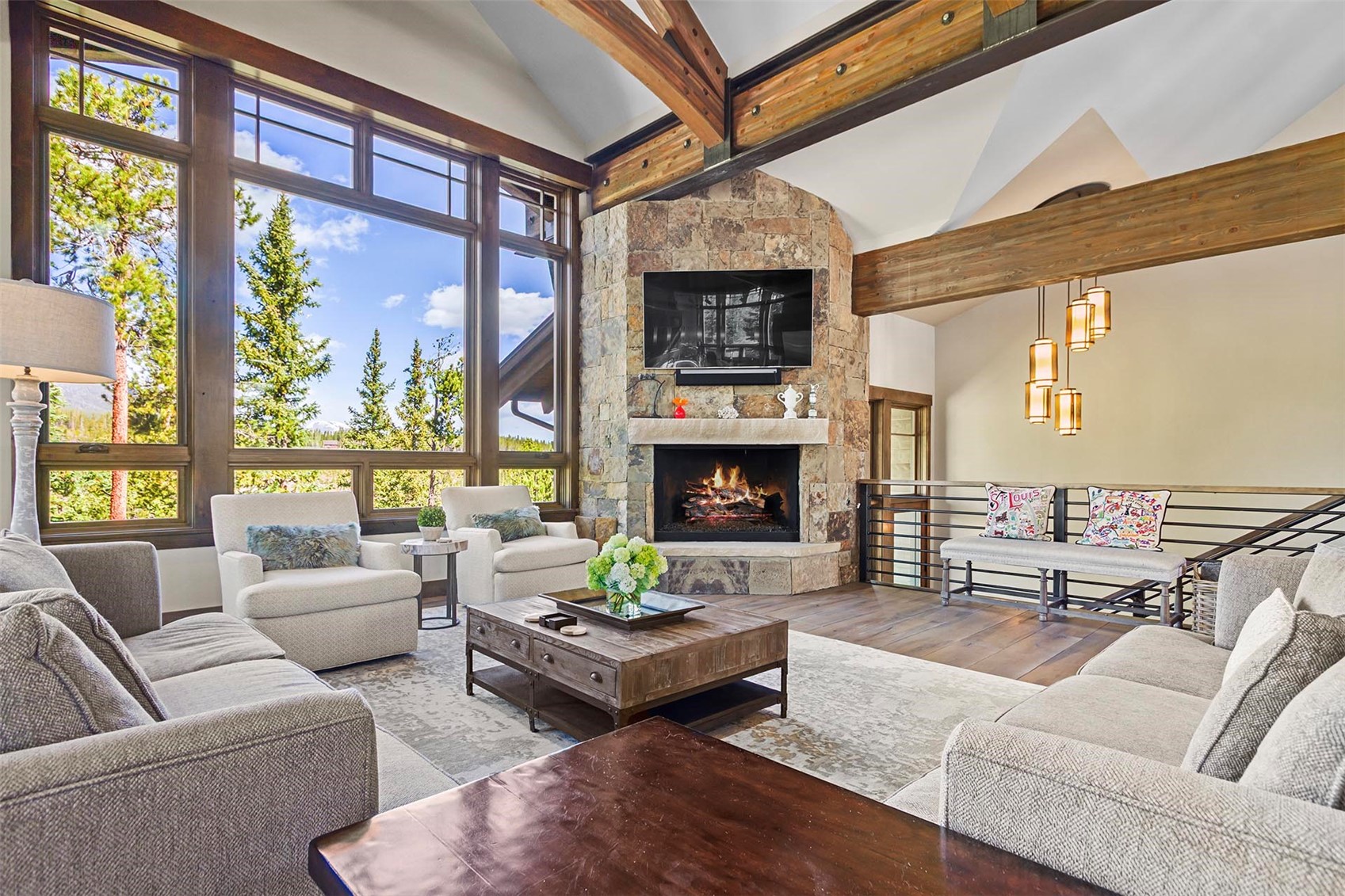 584 Peerless DRIVE