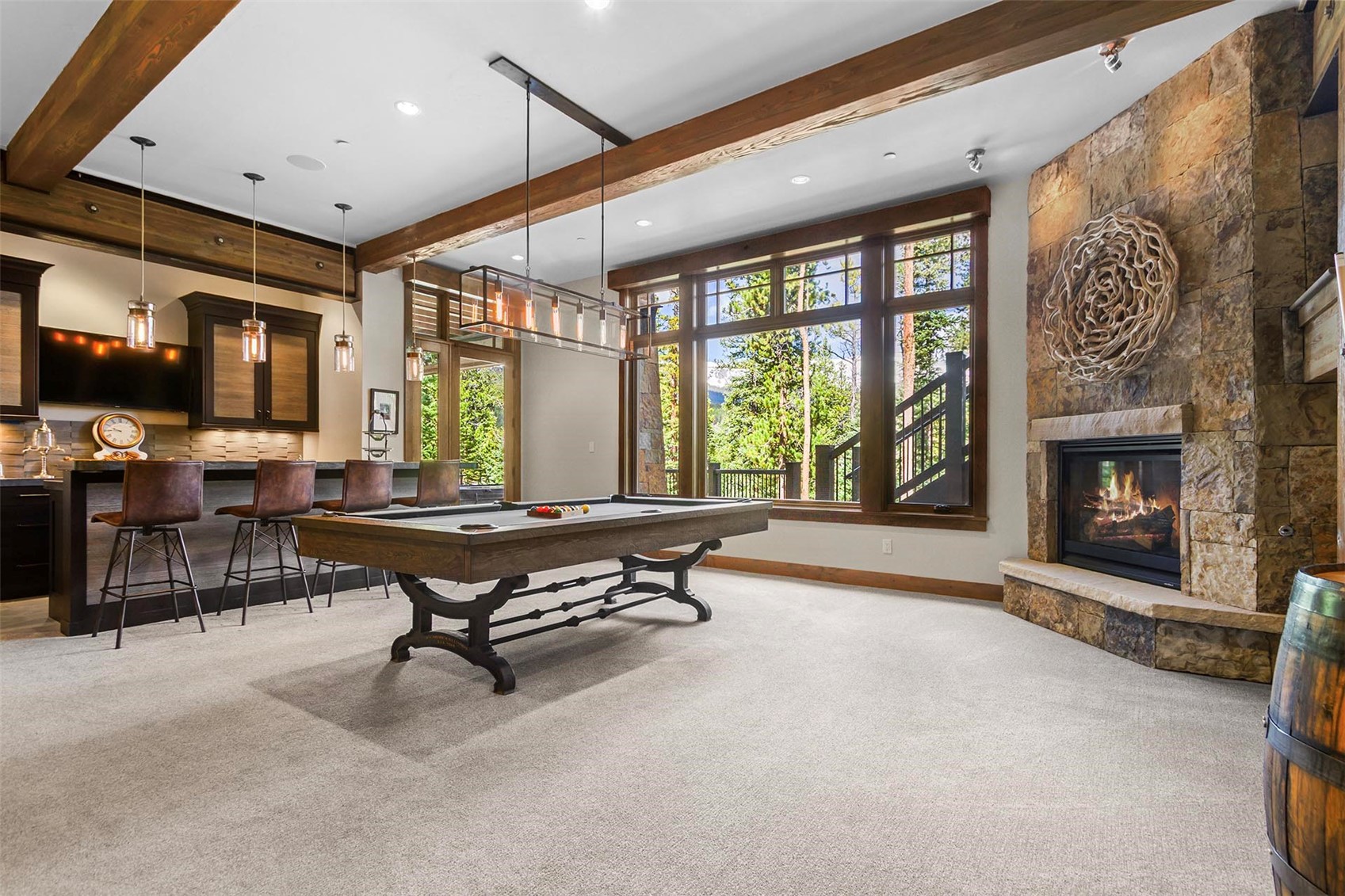 584 Peerless DRIVE