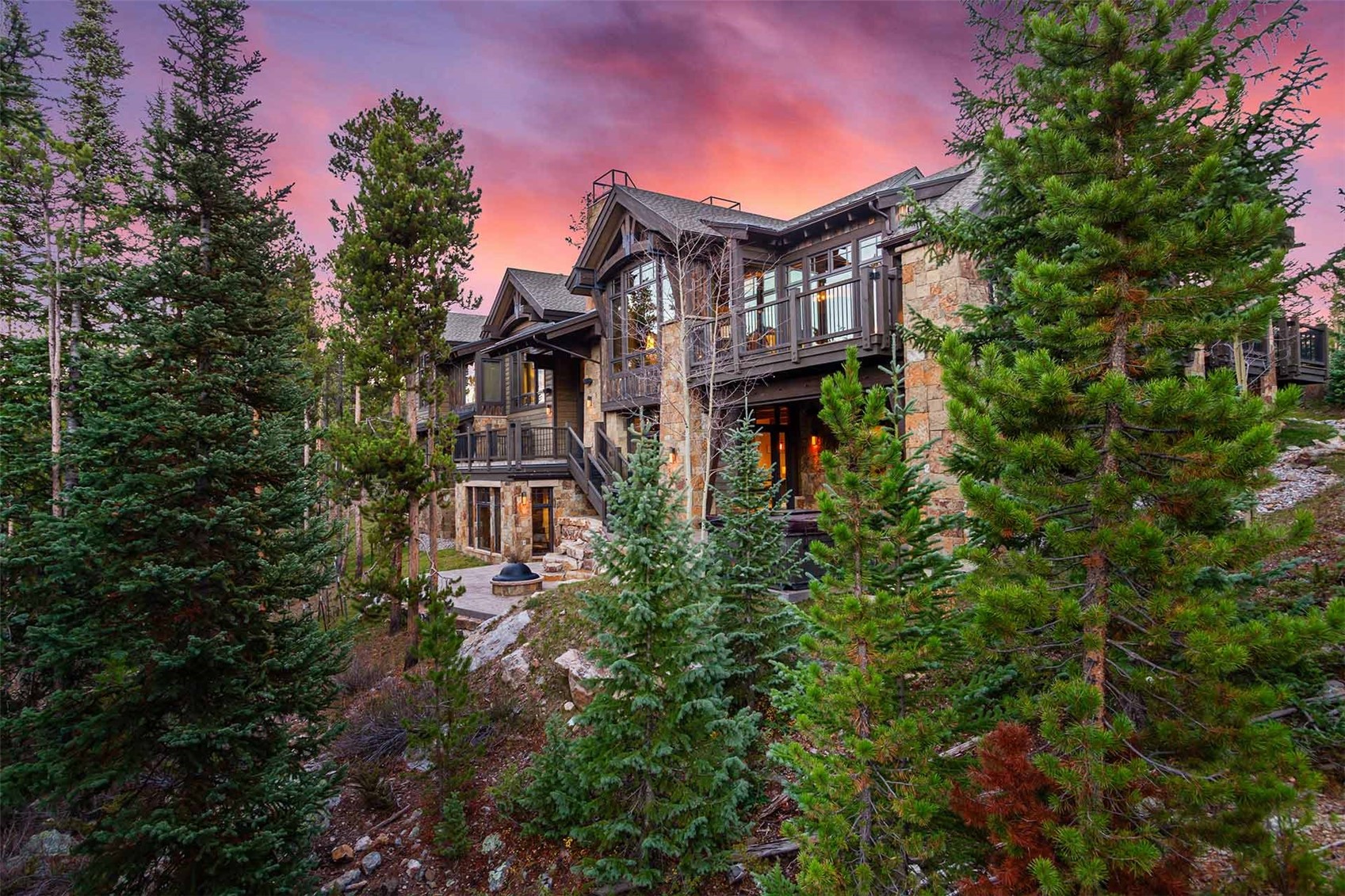 584 Peerless DRIVE