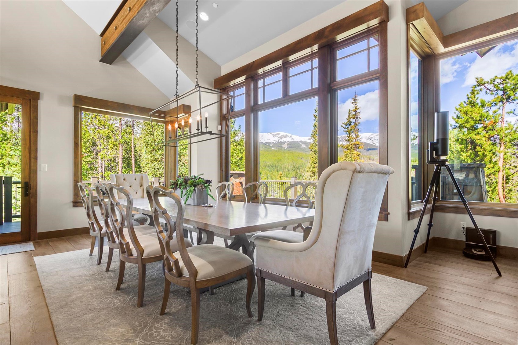 584 Peerless DRIVE