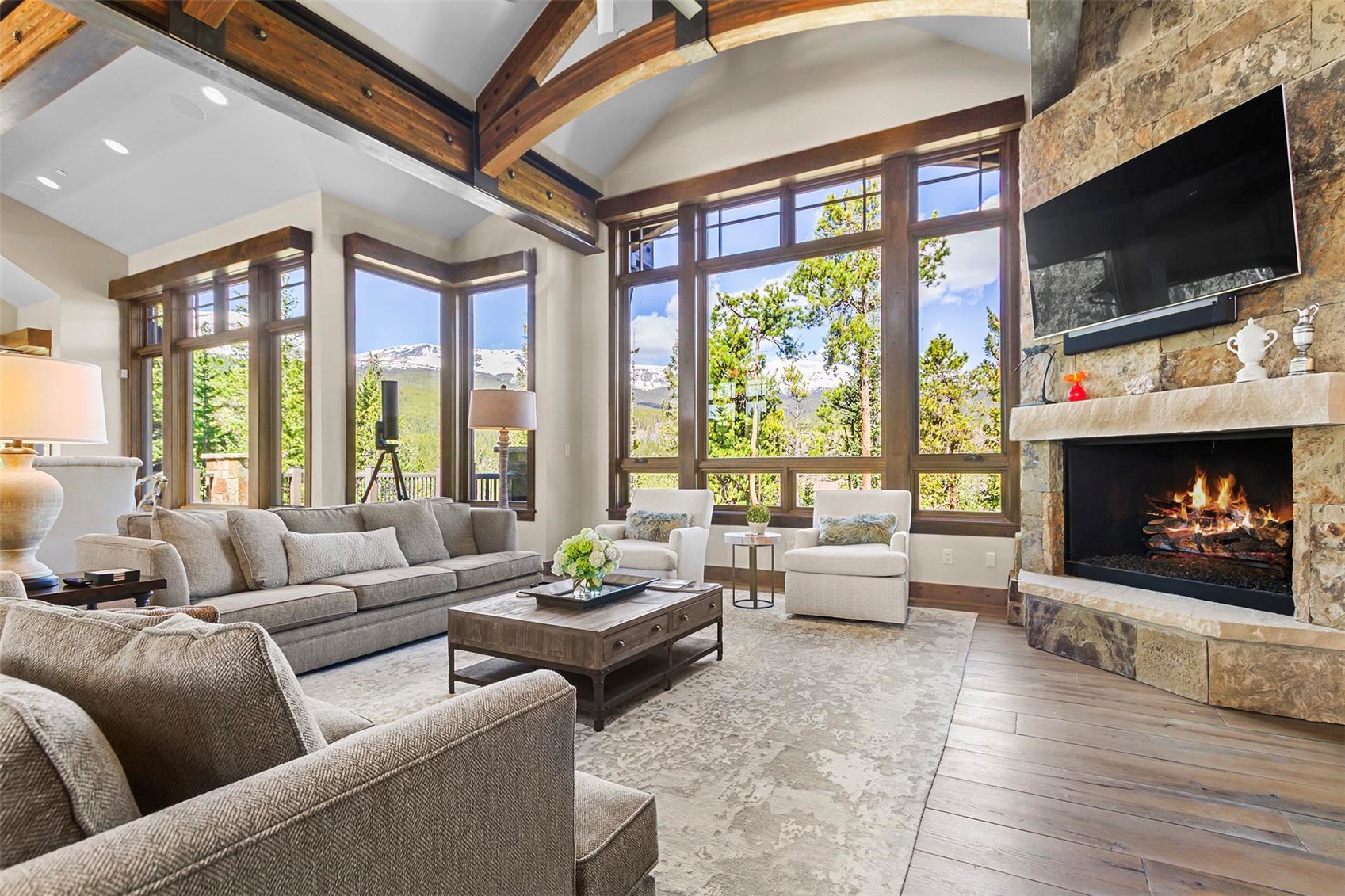 584 Peerless DRIVE