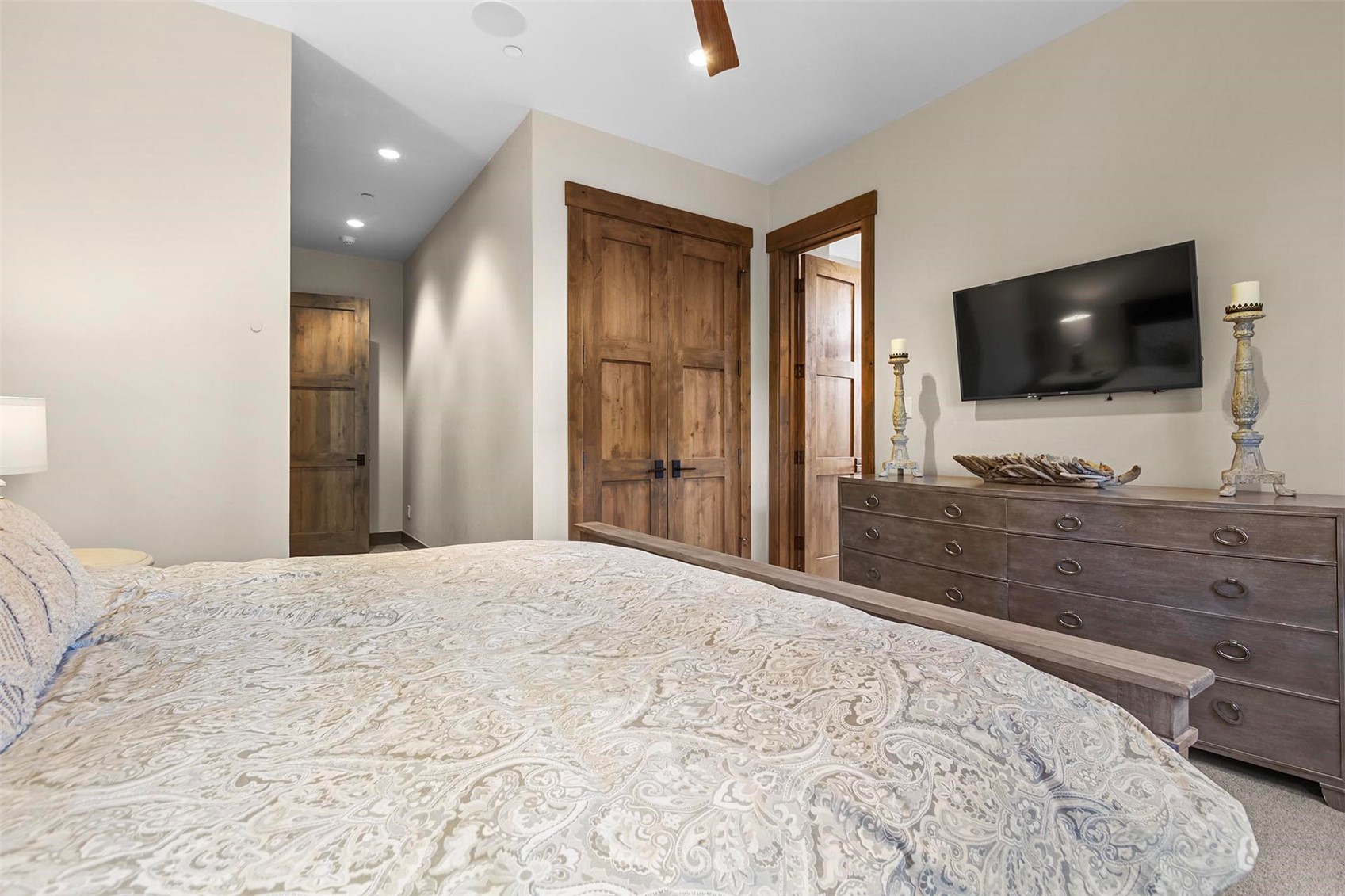 584 Peerless DRIVE