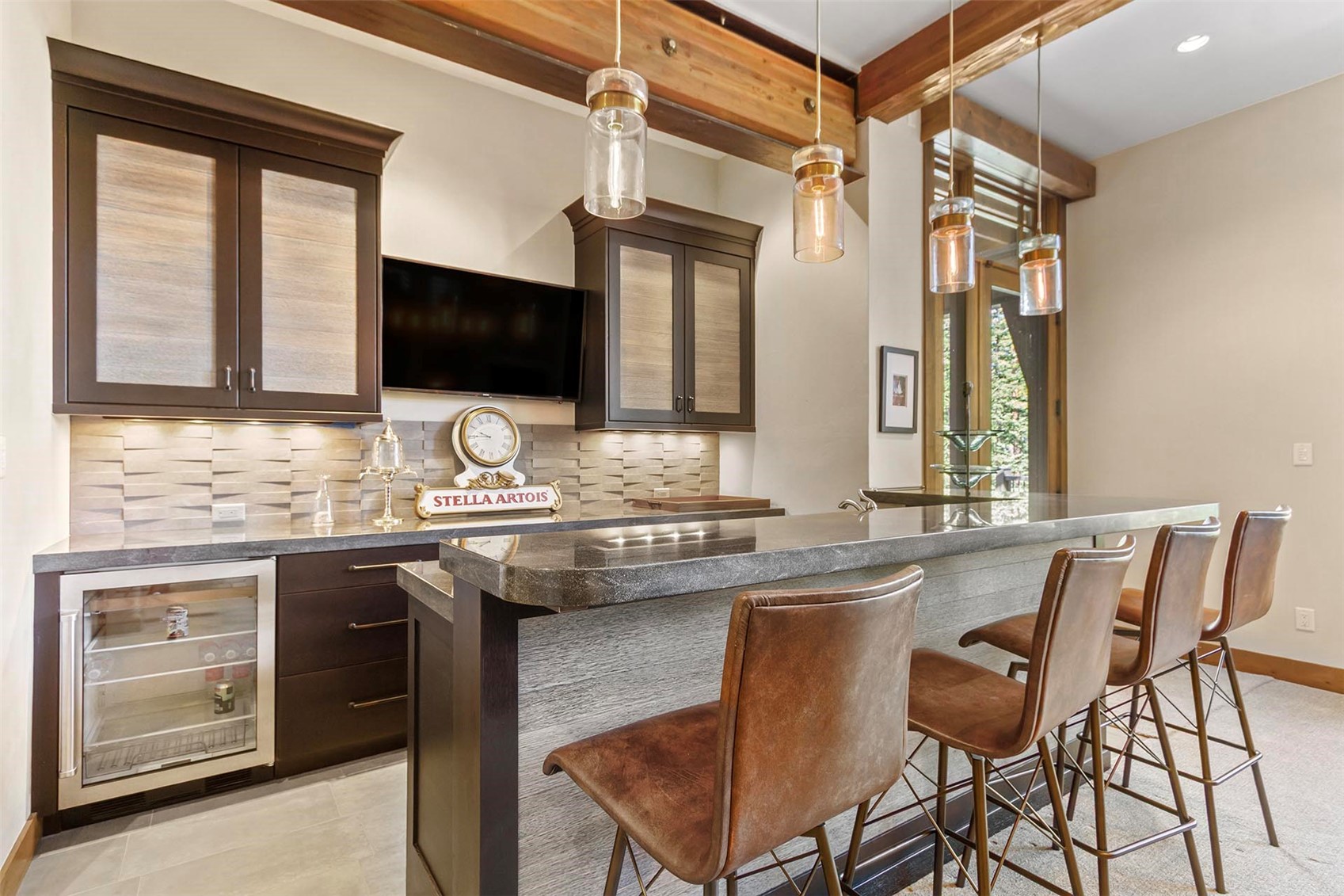 584 Peerless DRIVE