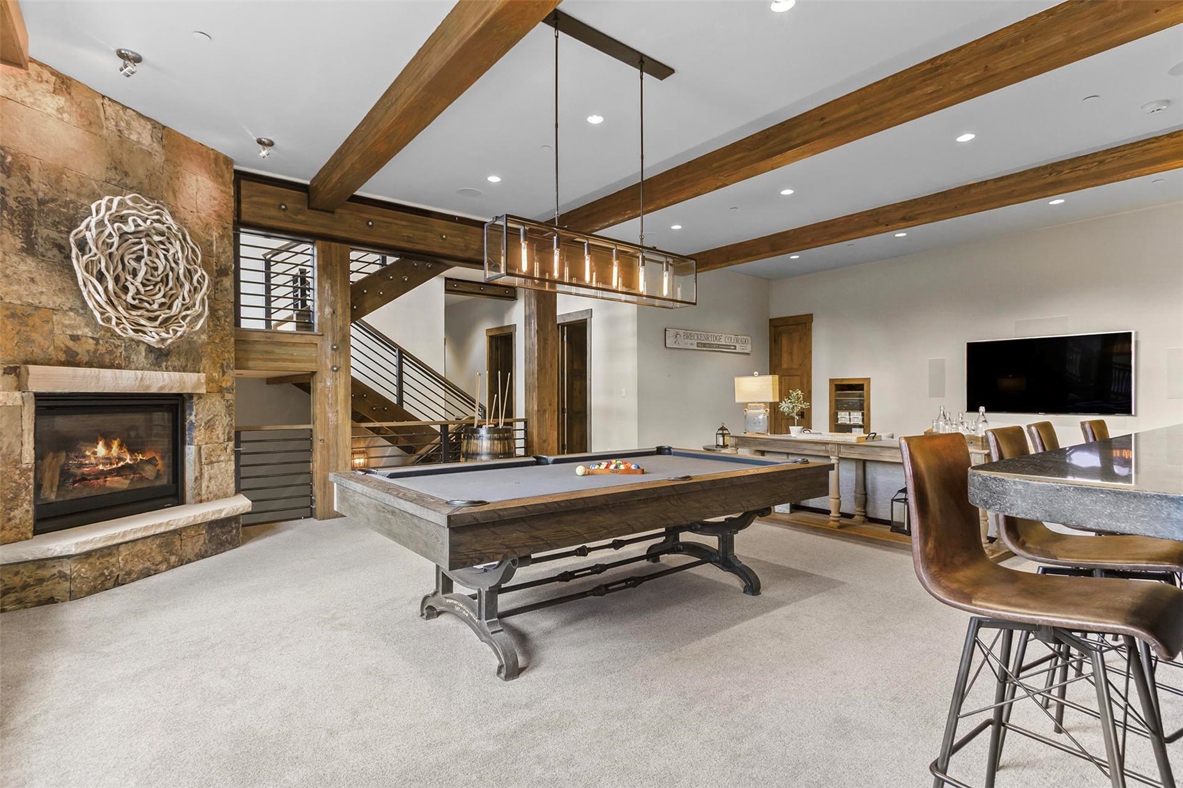 584 Peerless DRIVE