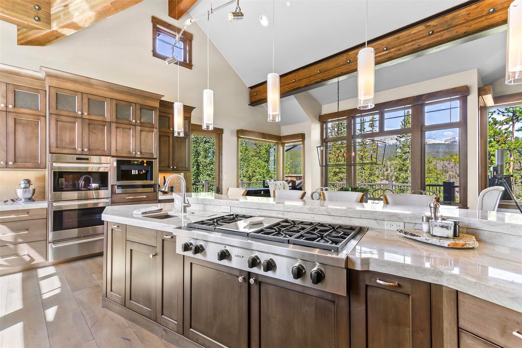 584 Peerless DRIVE