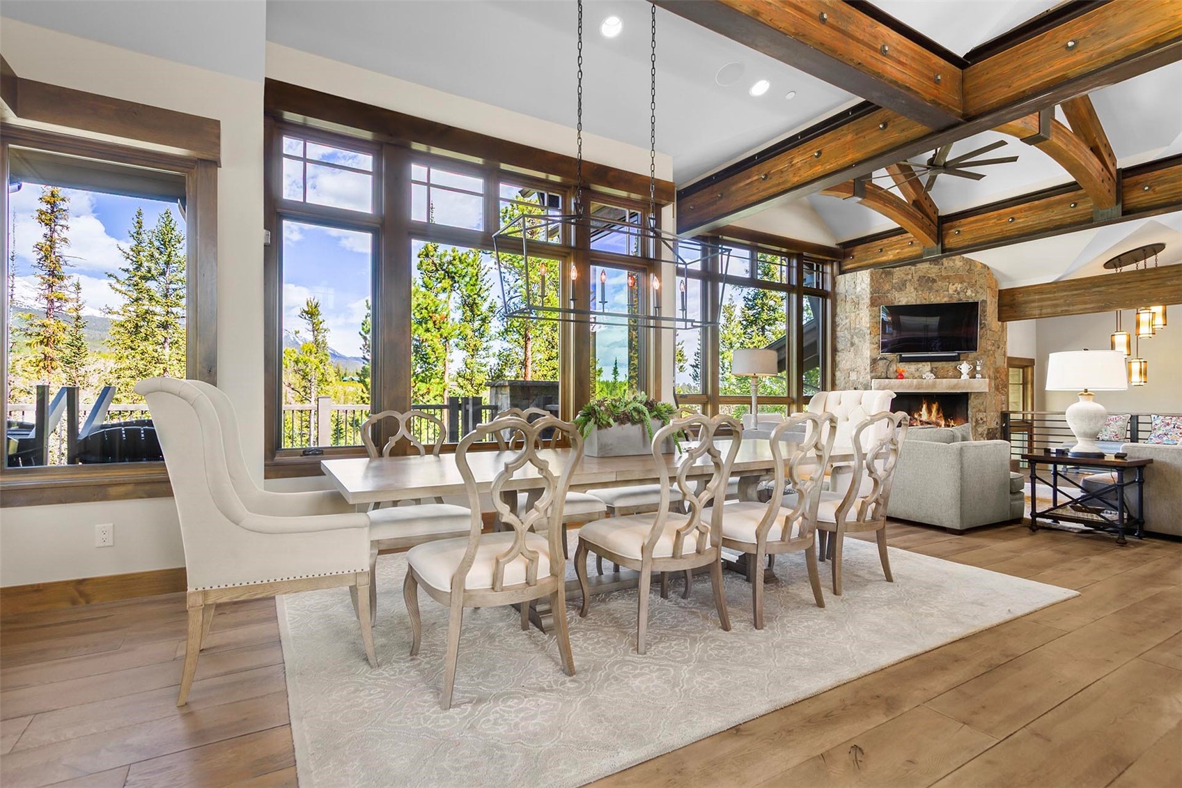 584 Peerless DRIVE
