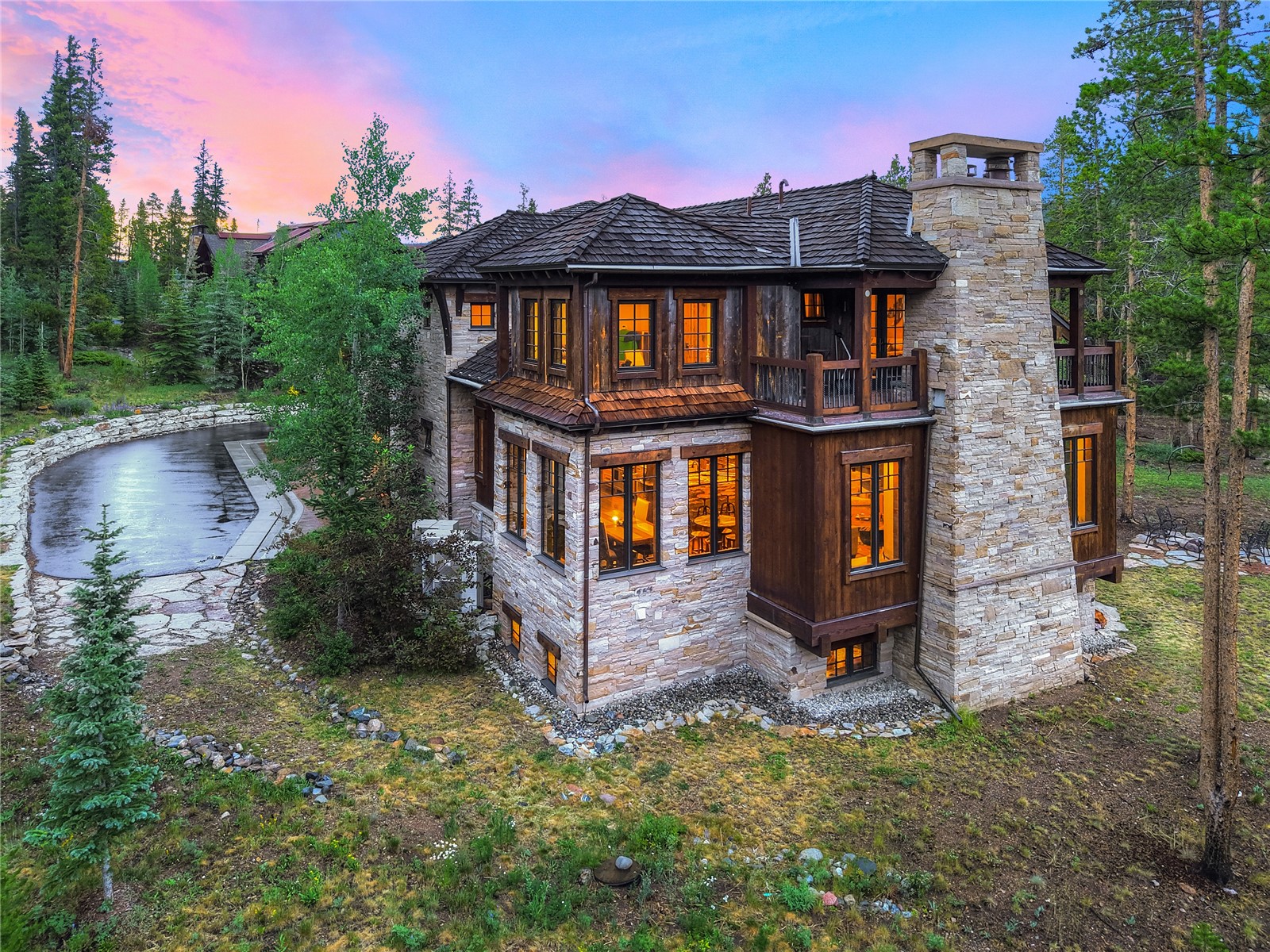 327 Peerless DRIVE