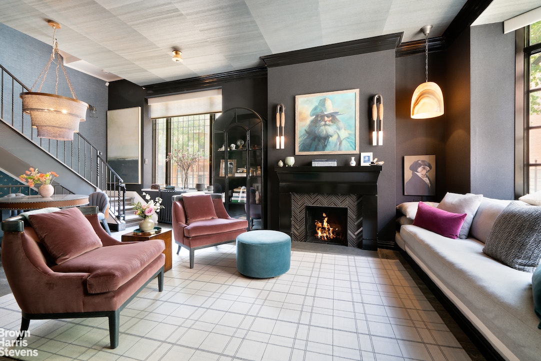 687 GREENWICH Street TH4