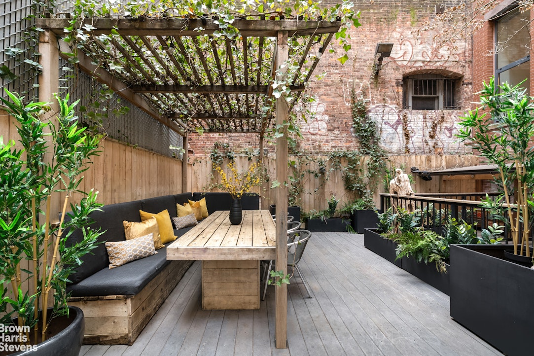 55 VESTRY Street THA