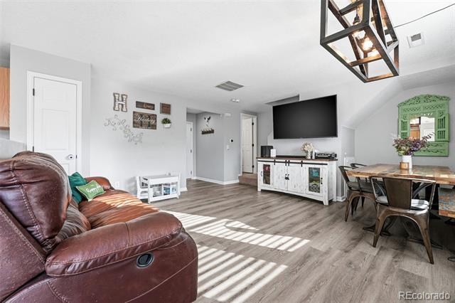 733 Canyon Lane
