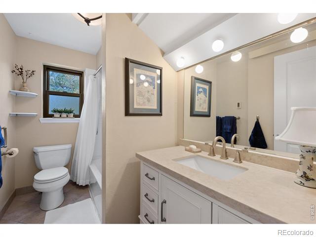 353 S Taft Court Unit: 1