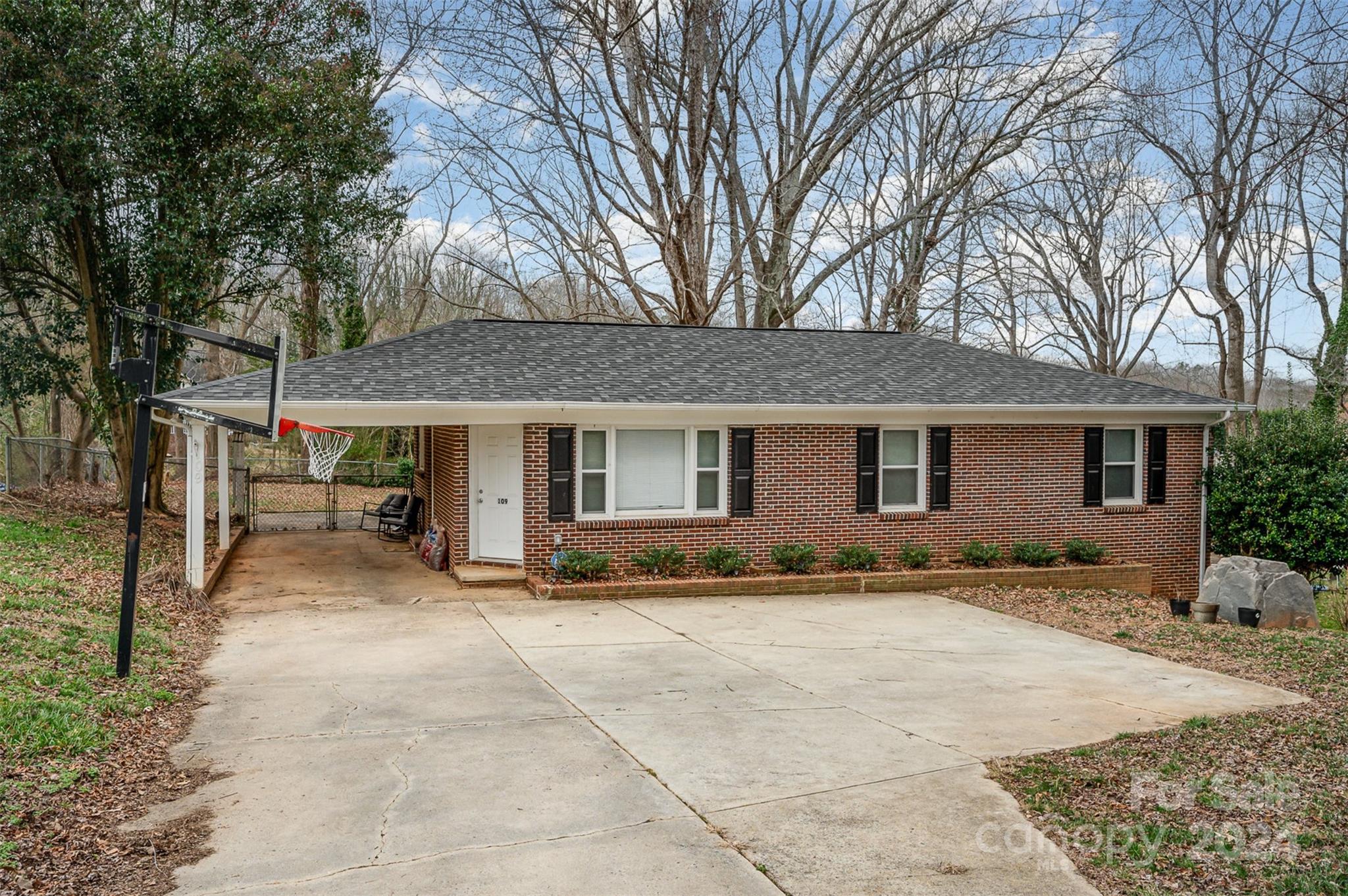 109 Lafayette Road