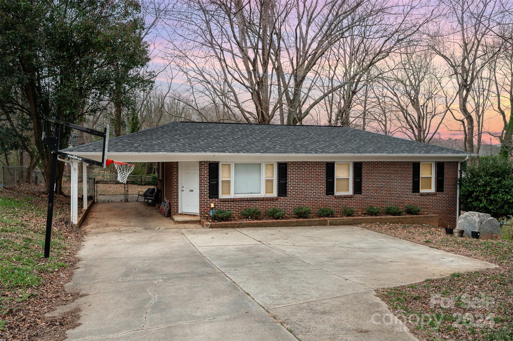 109 Lafayette Road