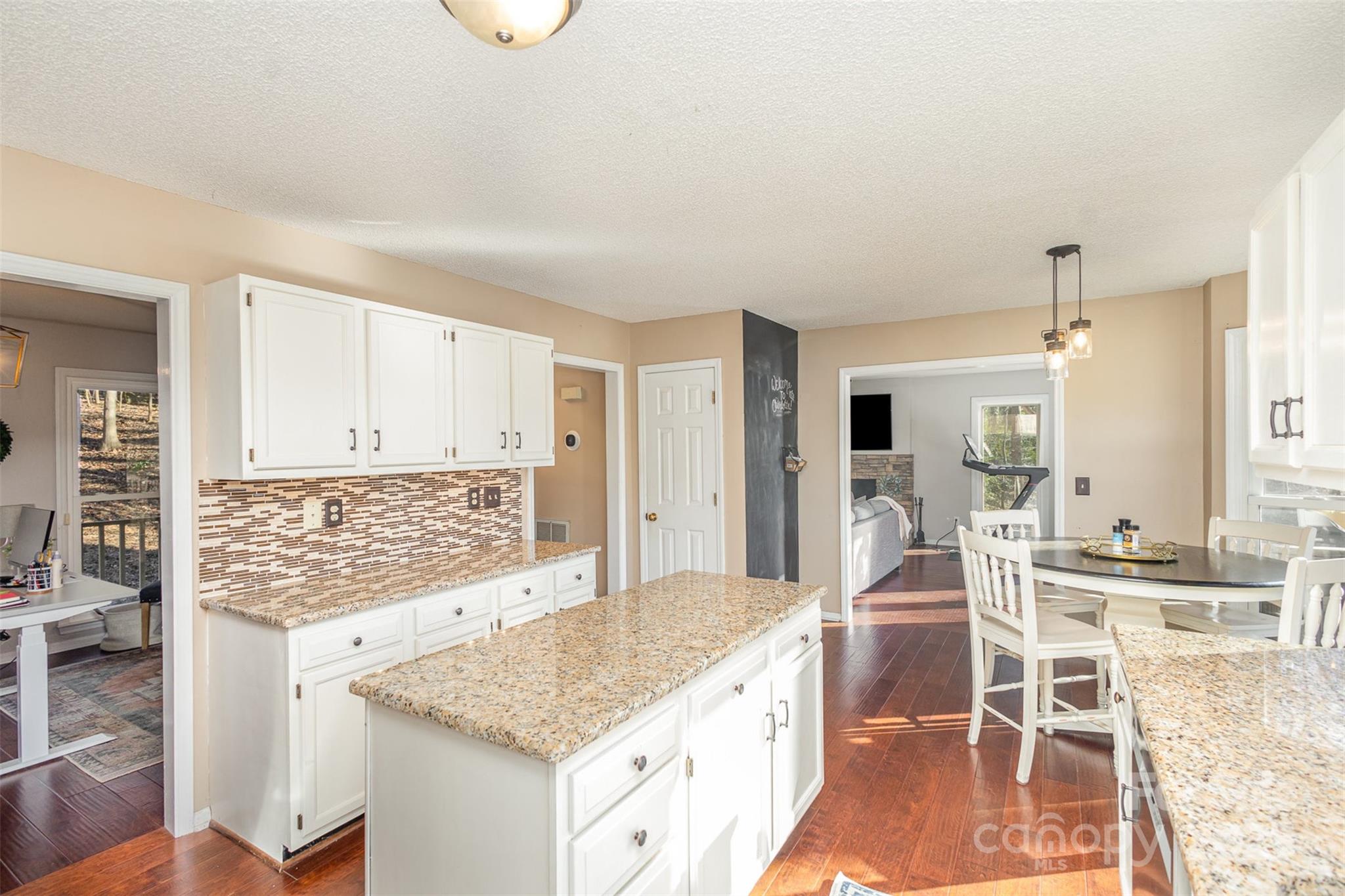 2817 Desmond Place