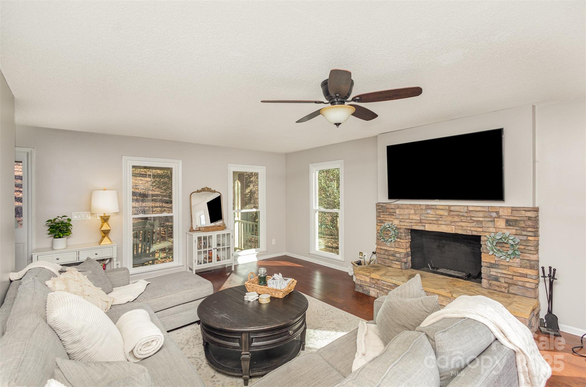 2817 Desmond Place