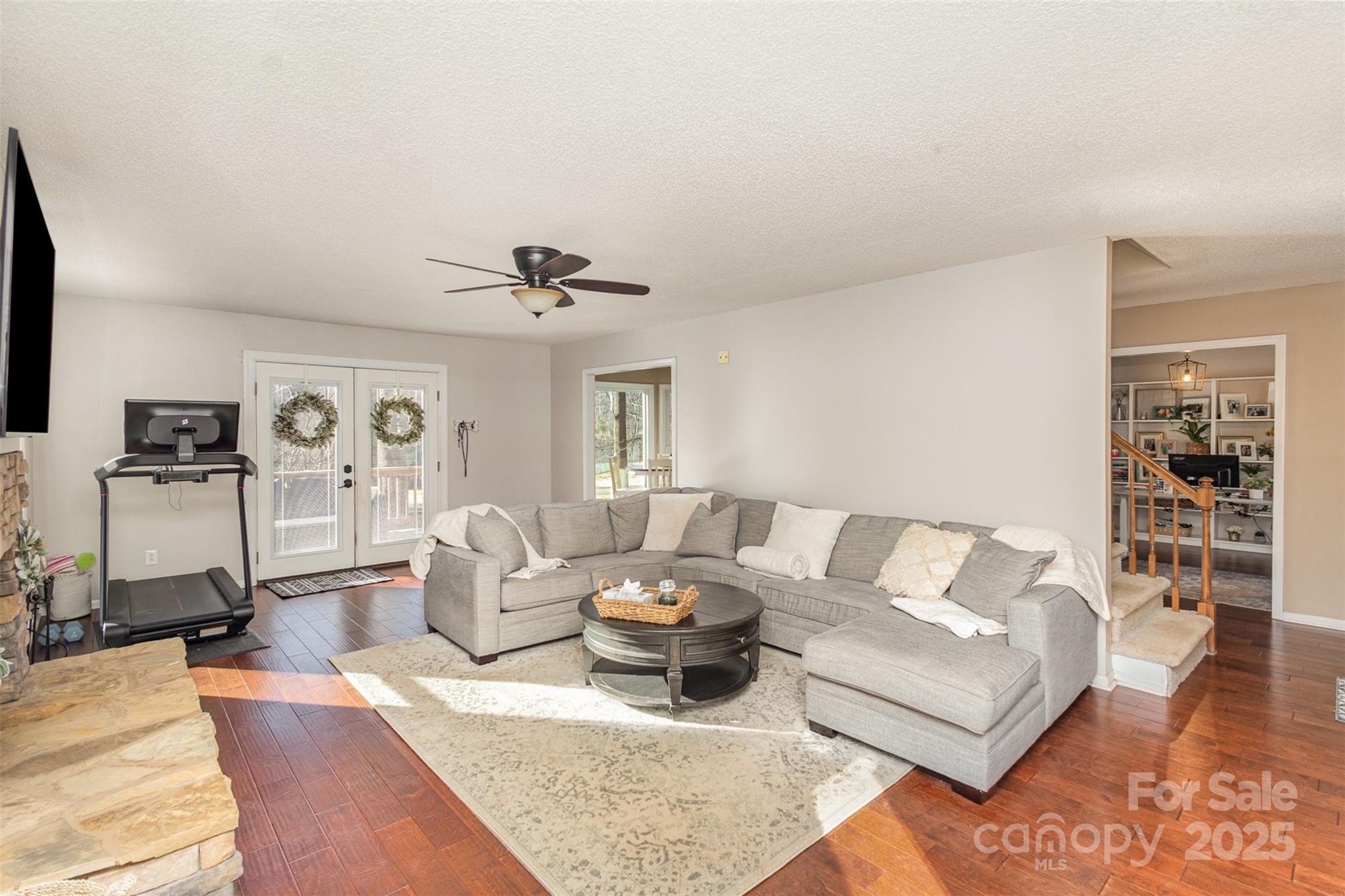 2817 Desmond Place
