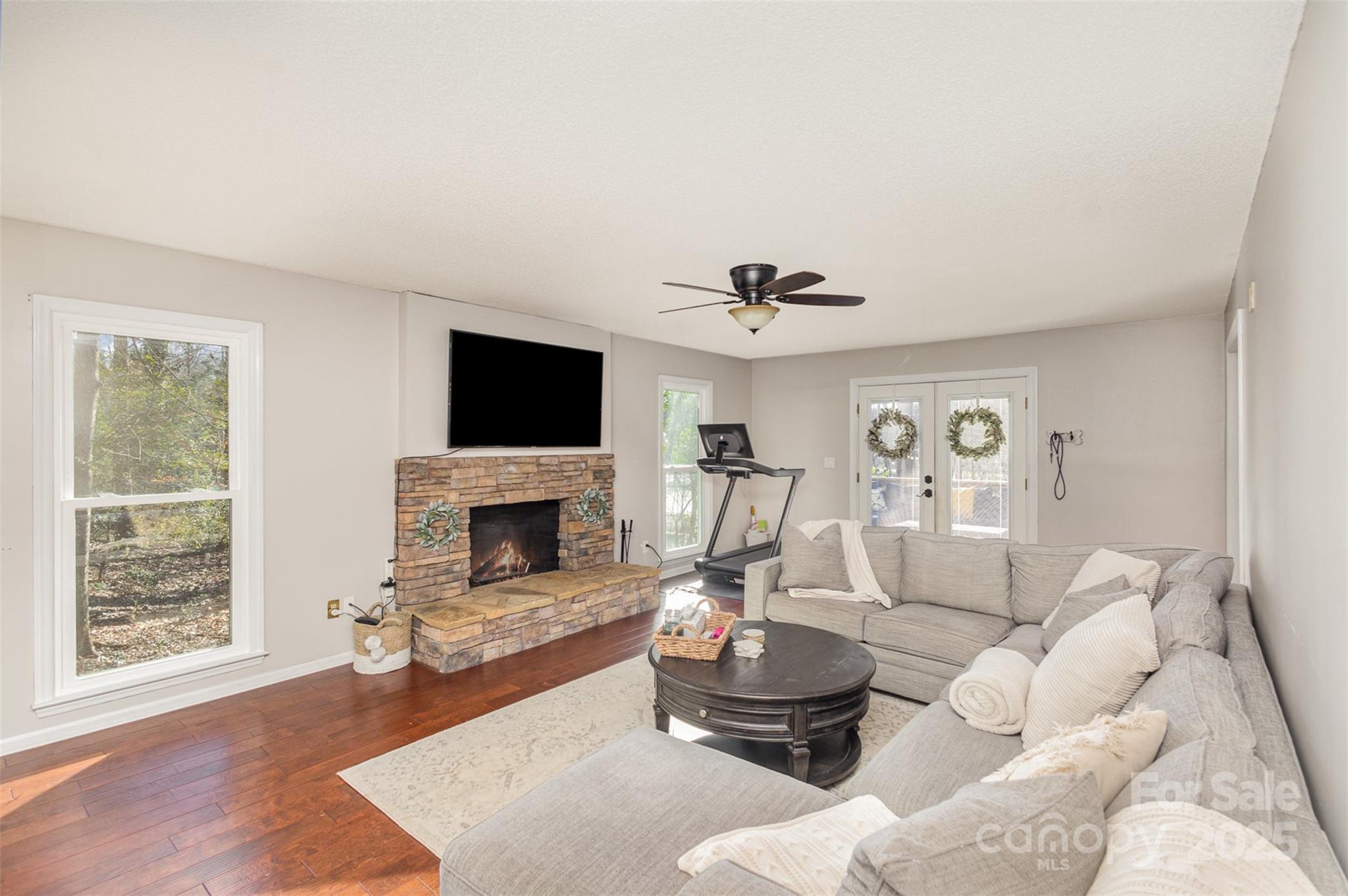 2817 Desmond Place